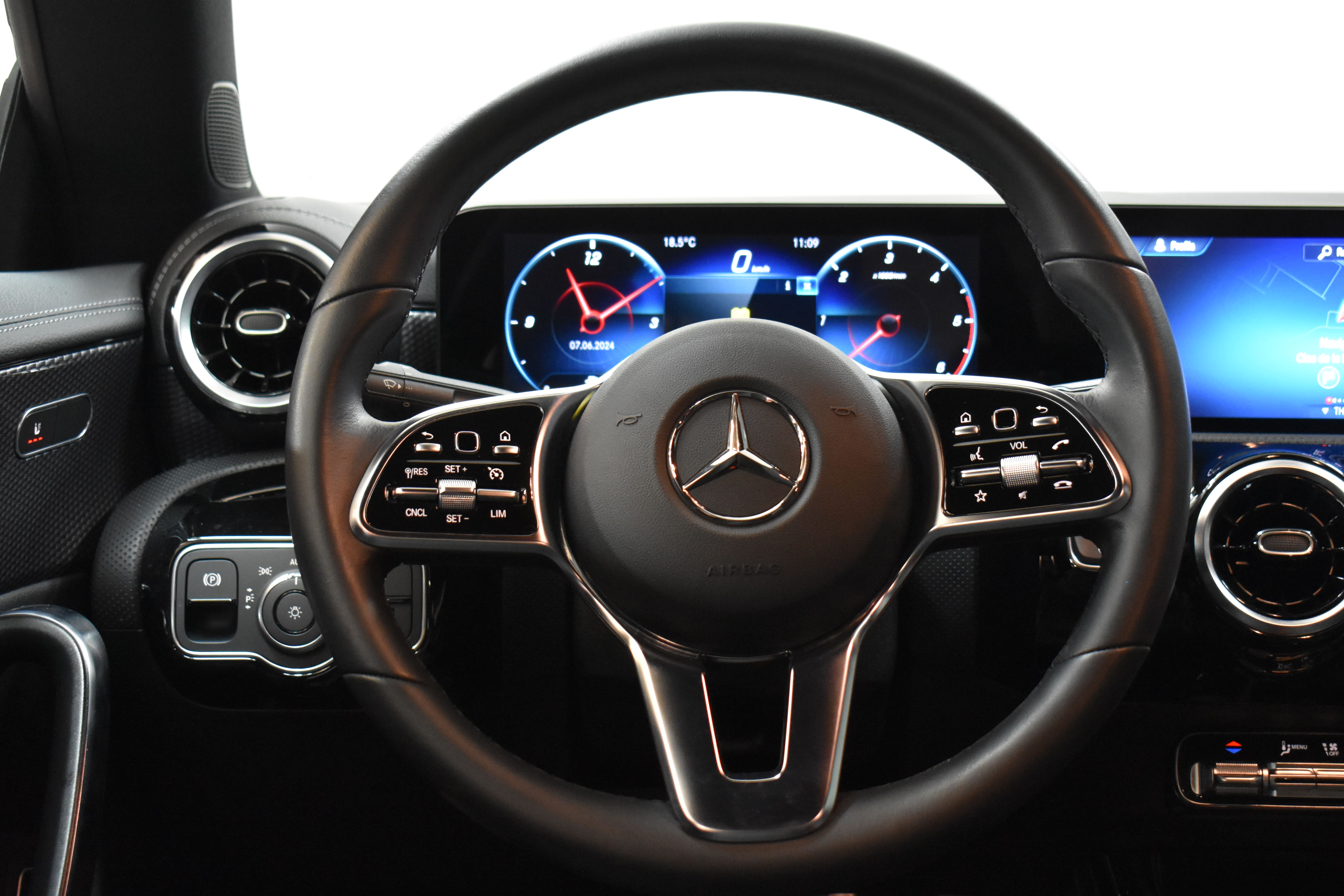 Vehicle gallery image 20