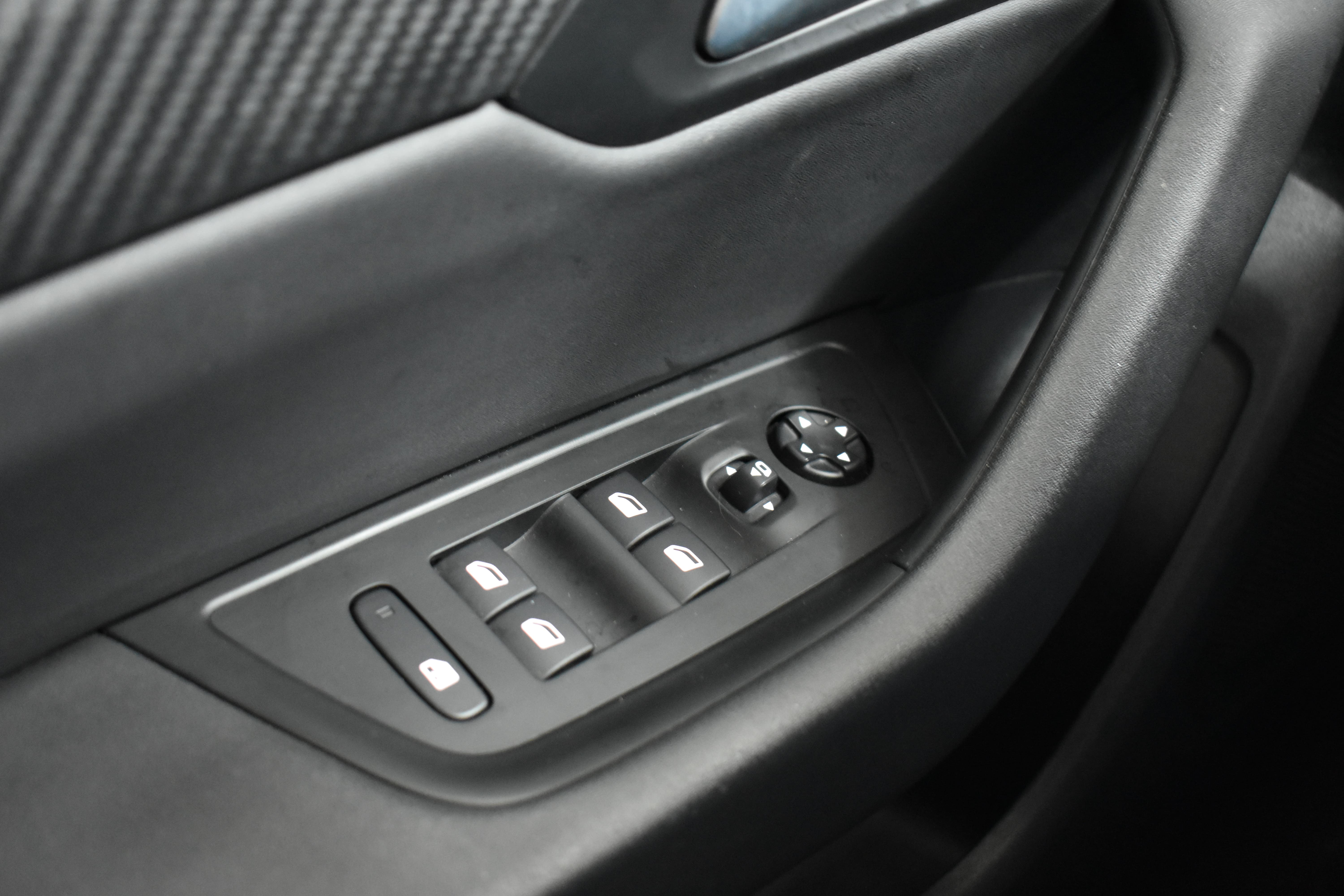 Vehicle gallery image 10
