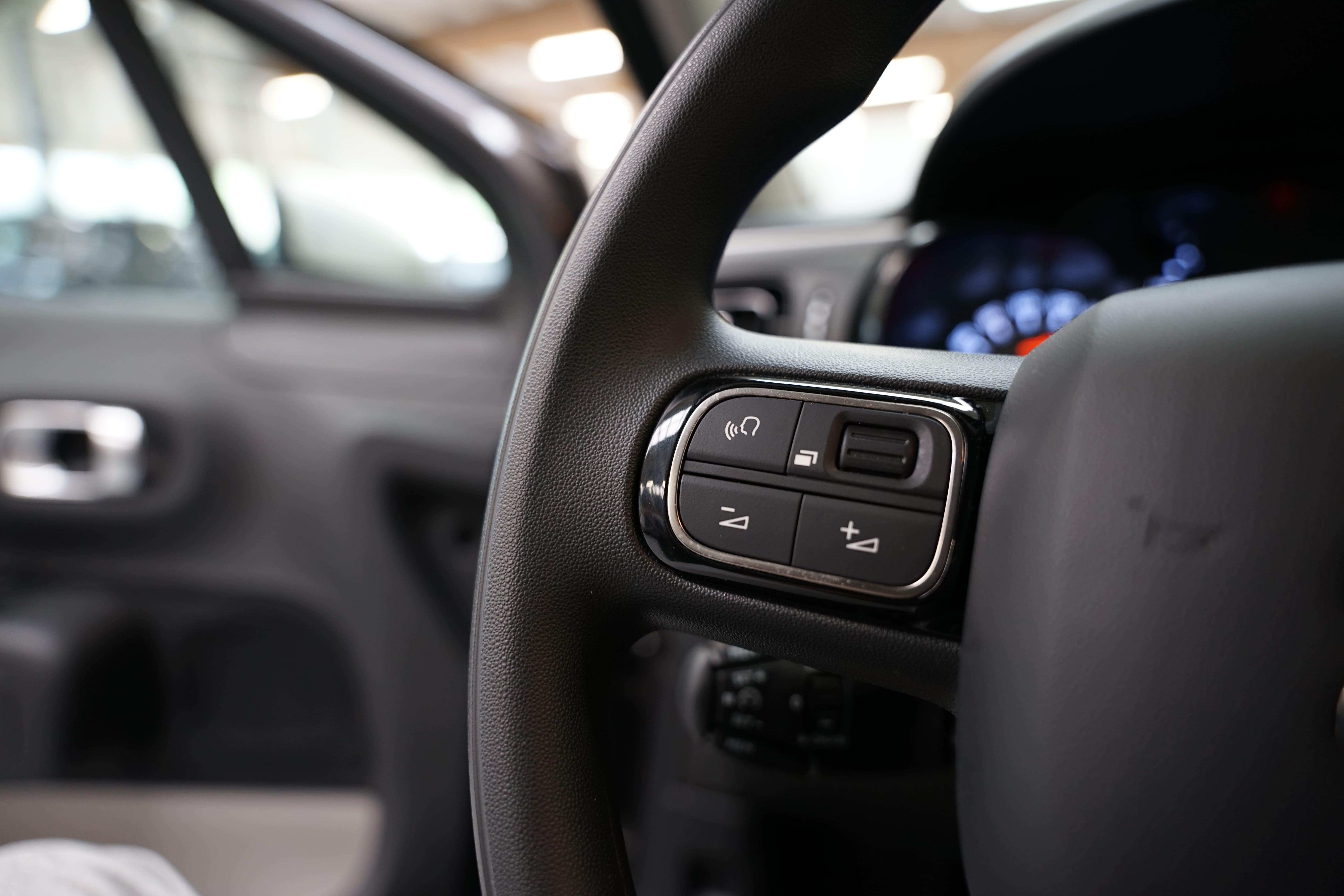 Vehicle gallery image 11