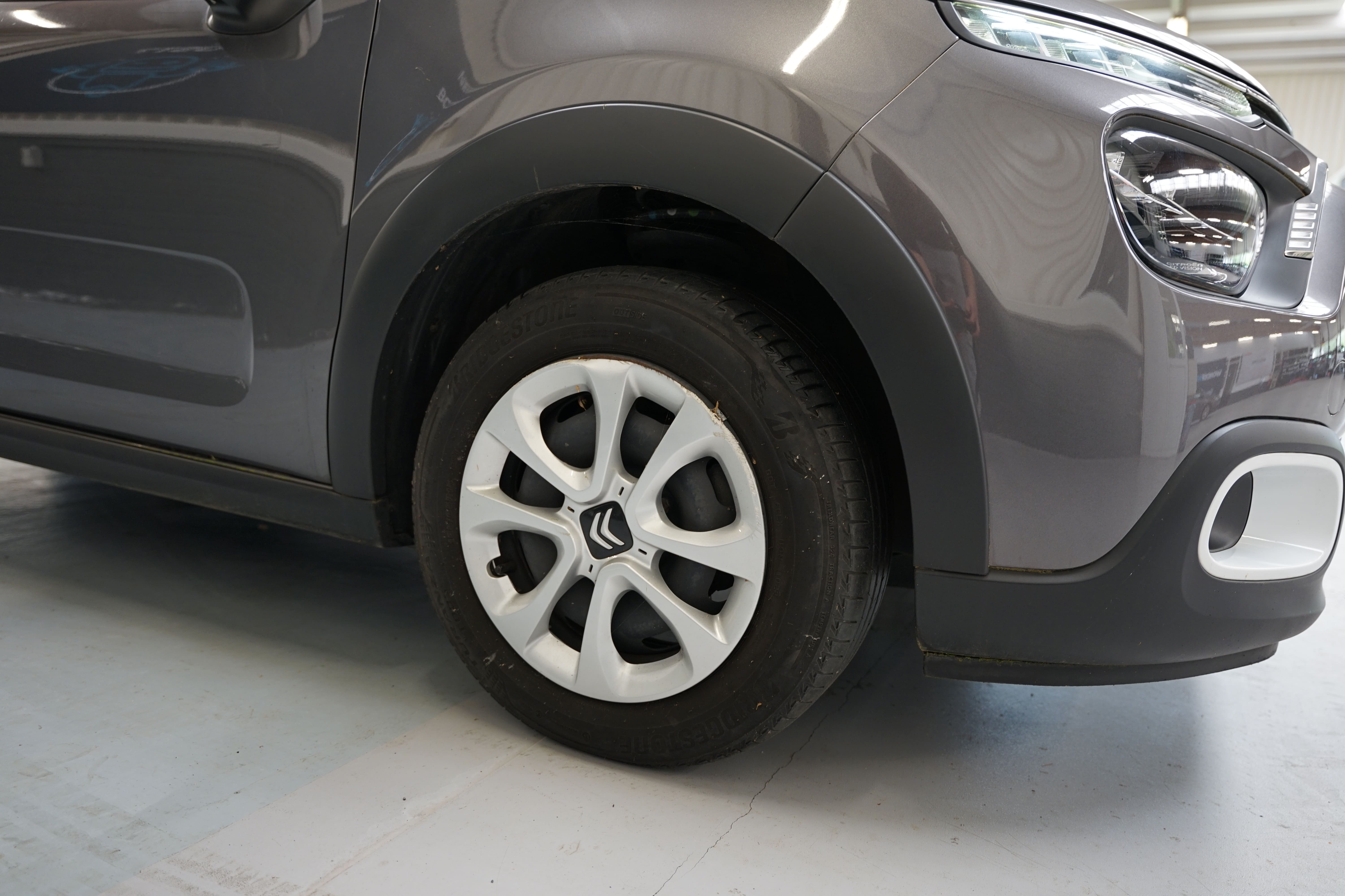 Vehicle gallery image 20