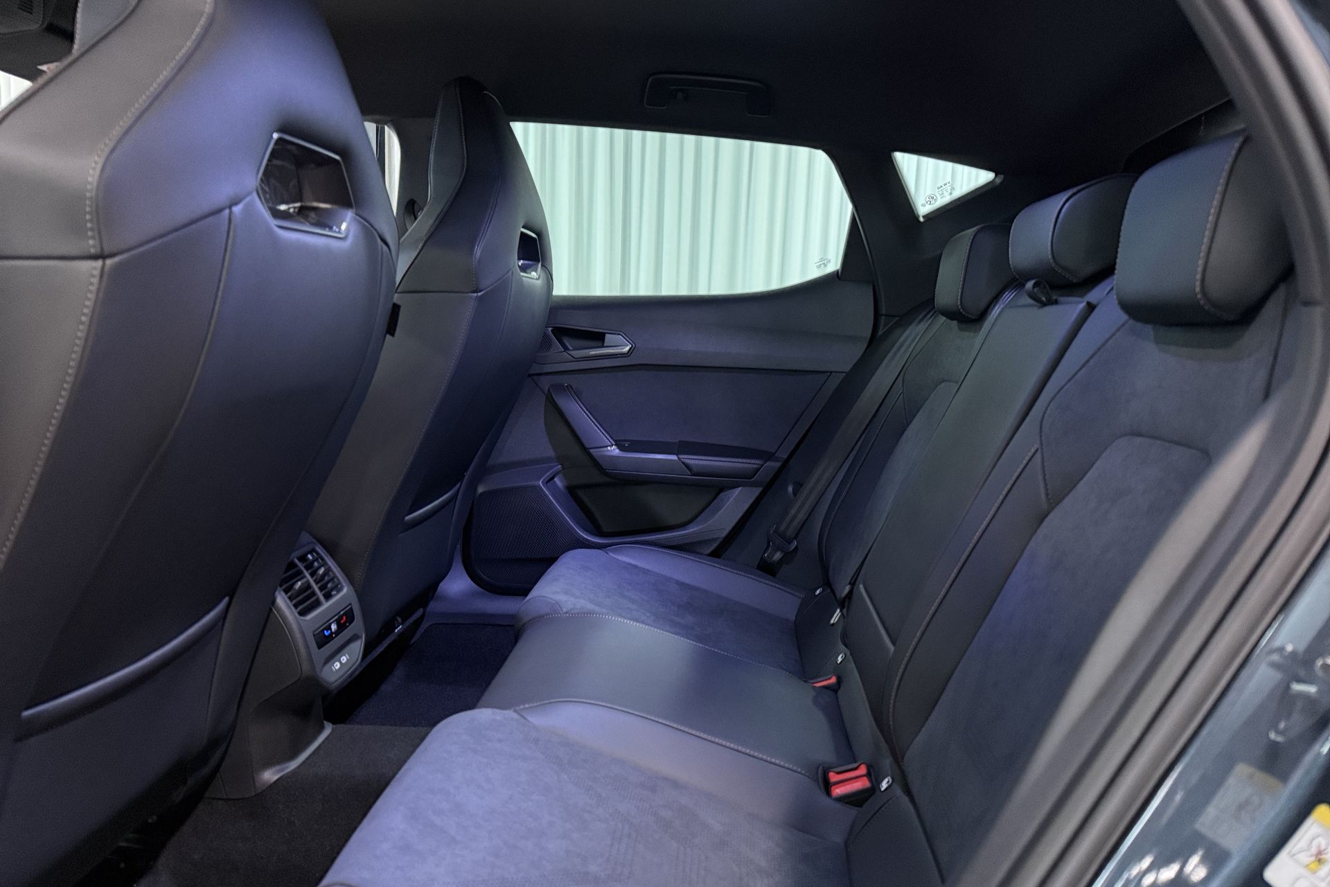 Vehicle gallery image 11