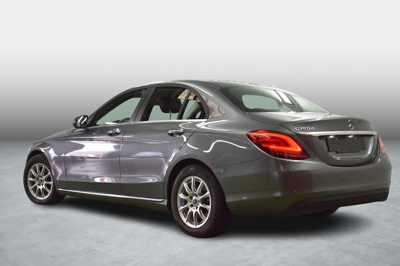 Vehicle gallery image 4