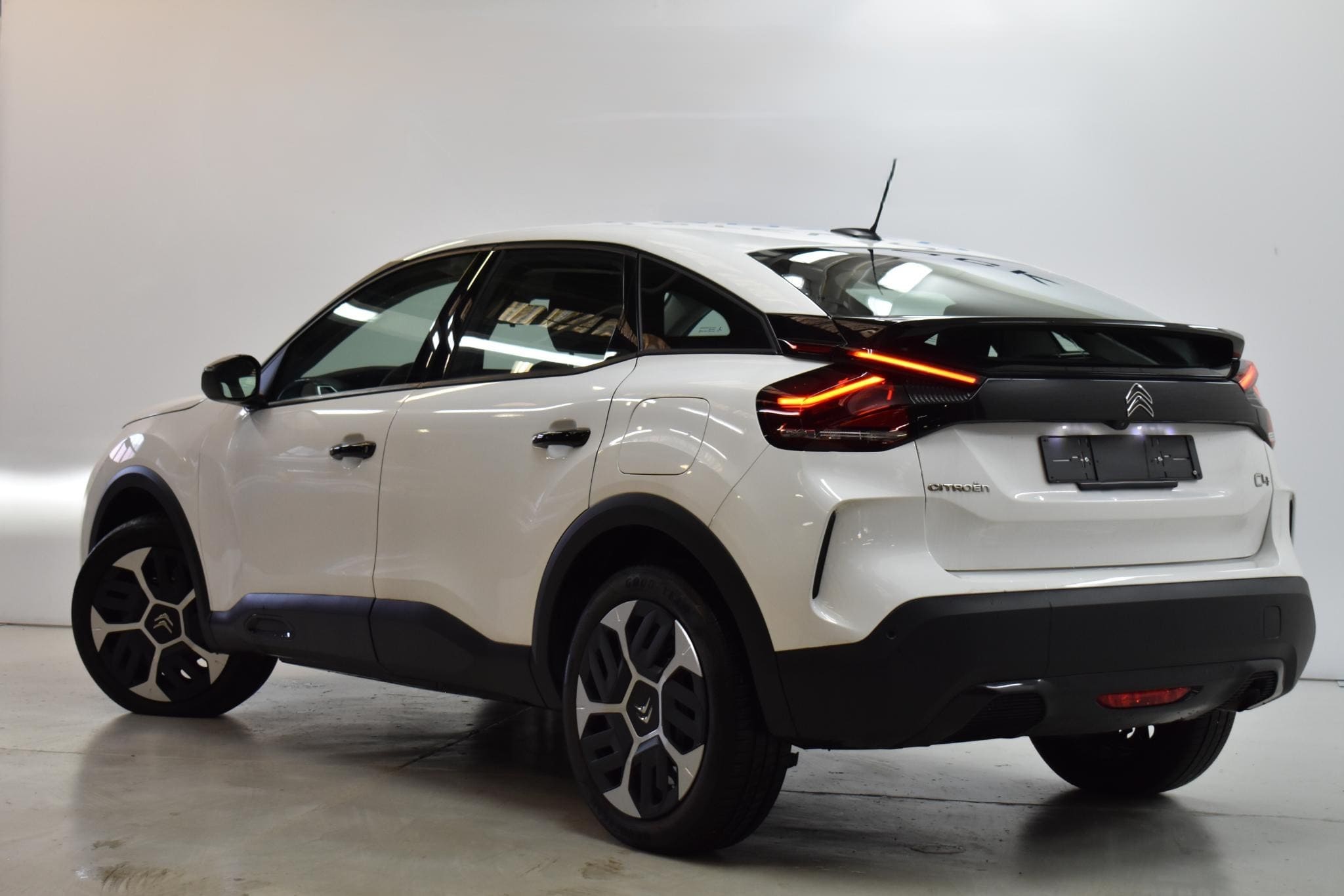 Vehicle gallery image 5