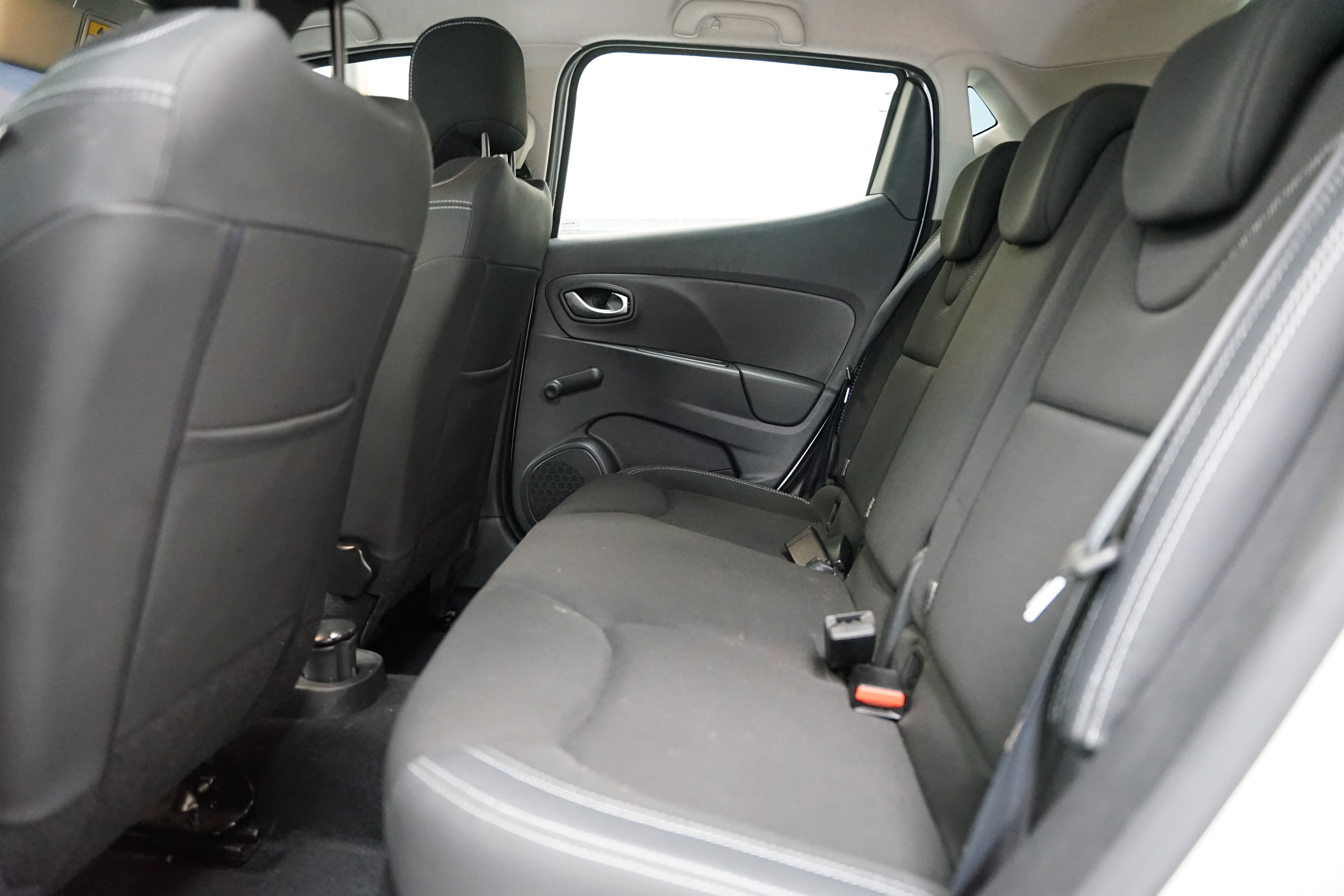Vehicle gallery image 9