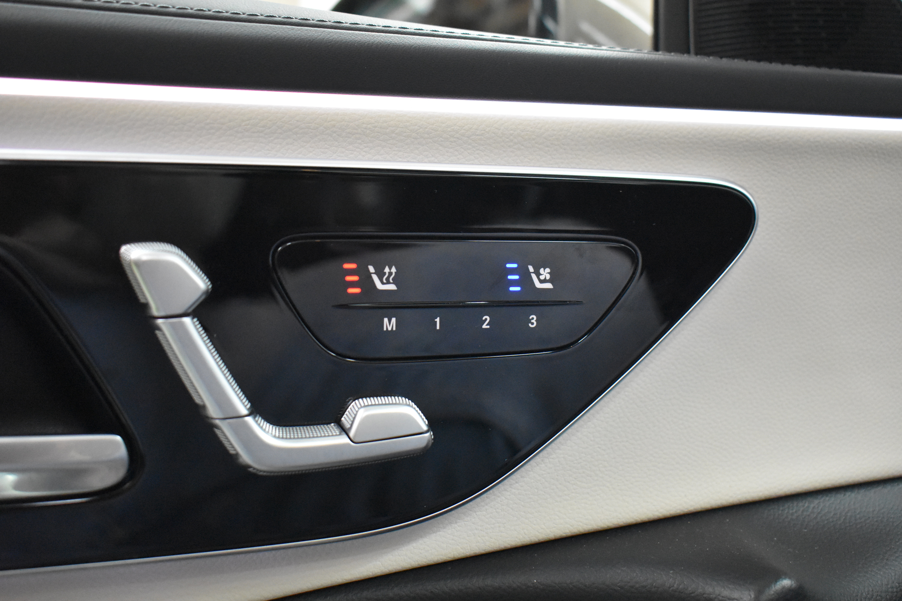 Vehicle gallery image 16