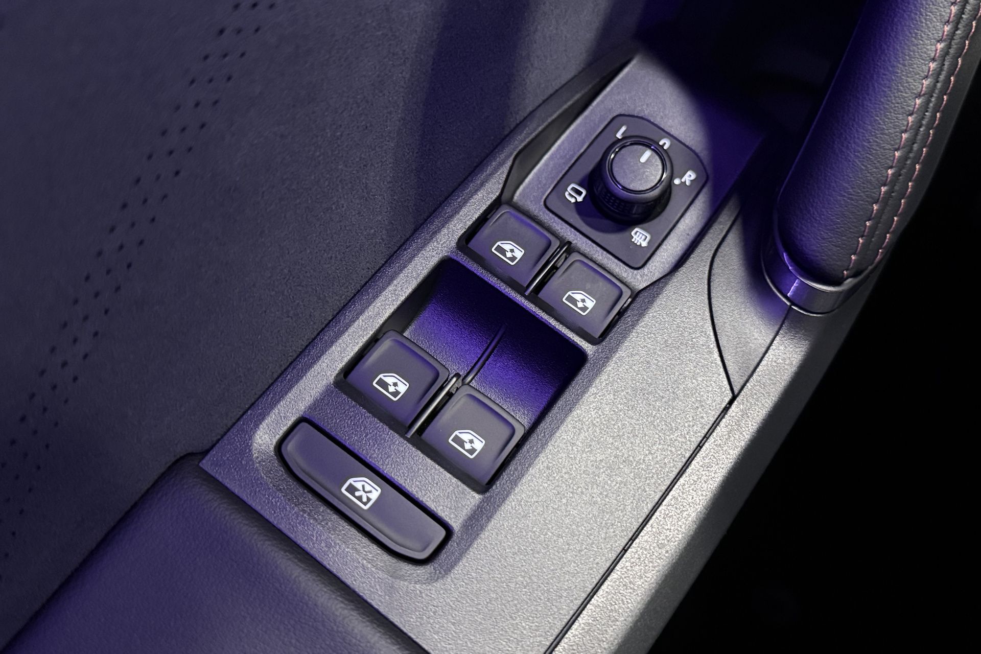 Vehicle gallery image 32