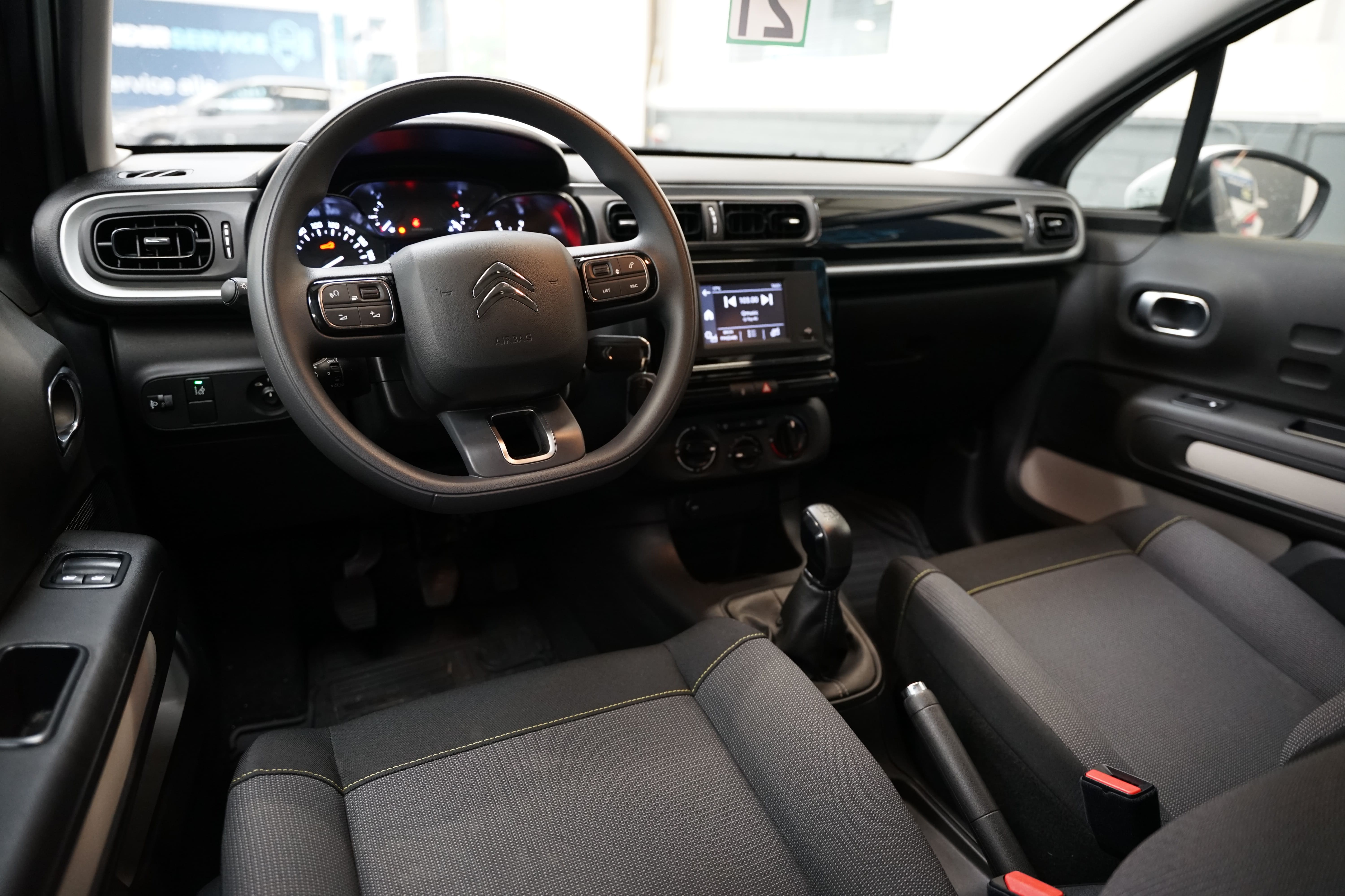 Vehicle gallery image 9