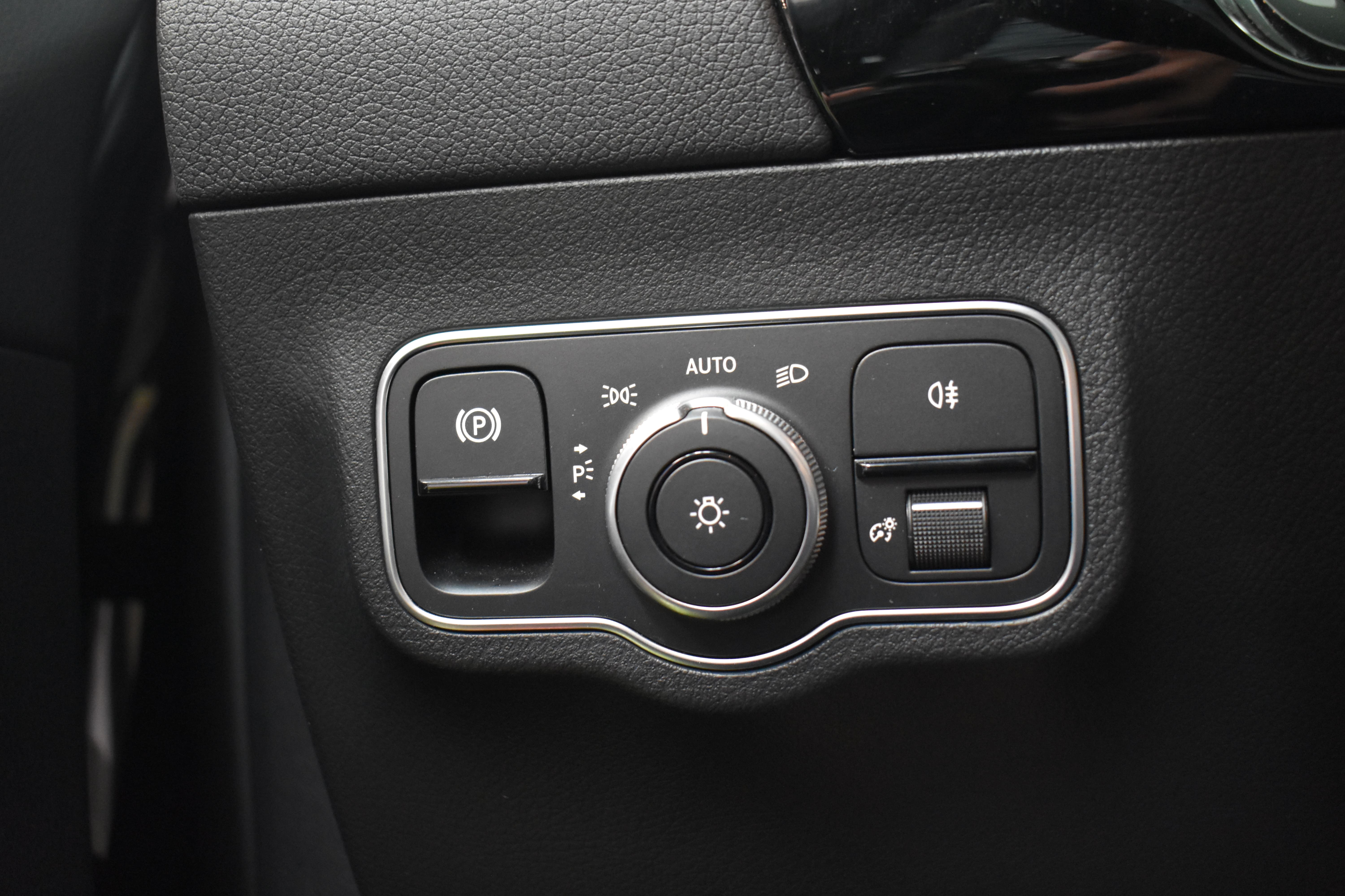 Vehicle gallery image 16