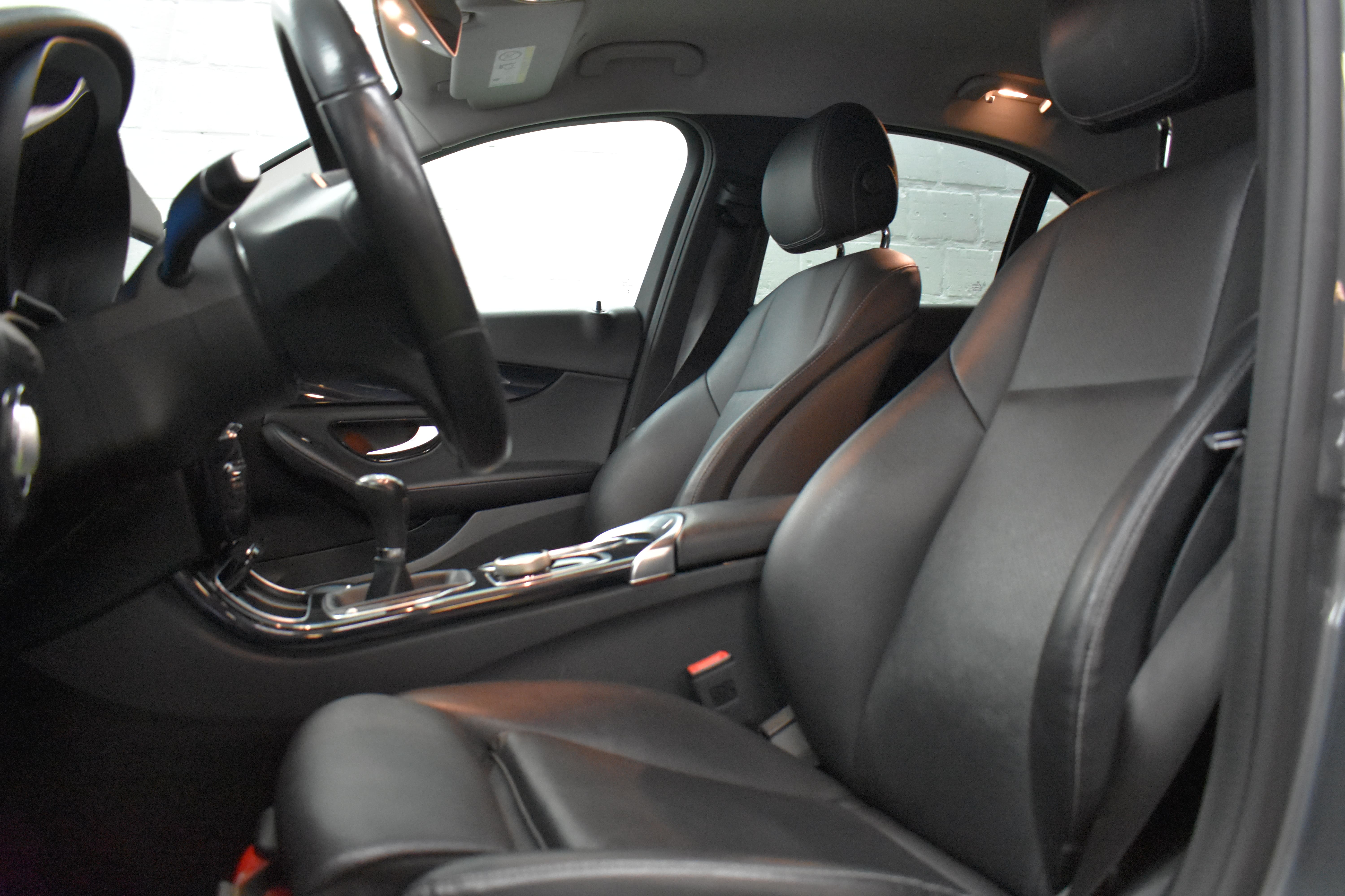 Vehicle gallery image 8