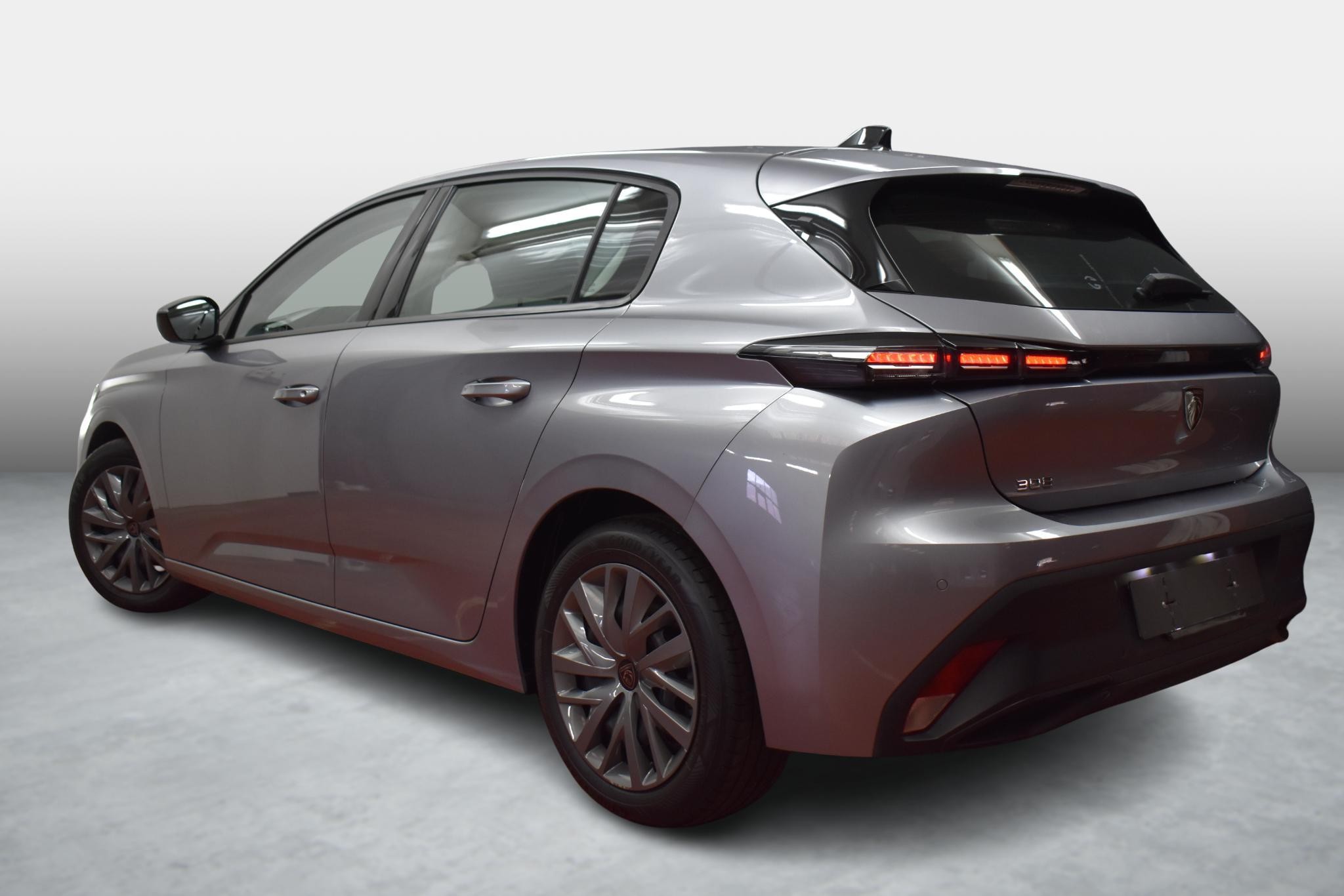 Vehicle gallery image 2