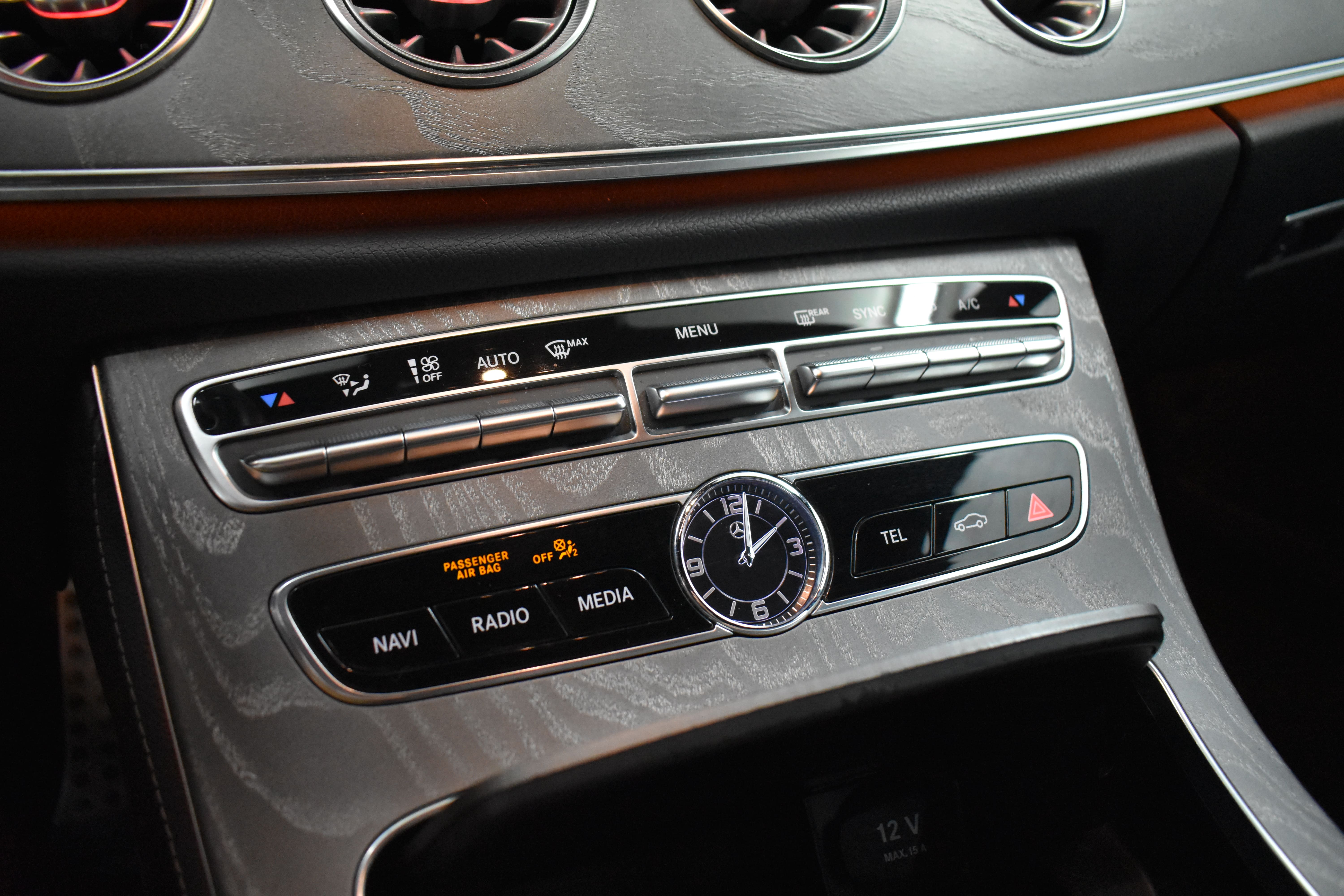 Vehicle gallery image 22
