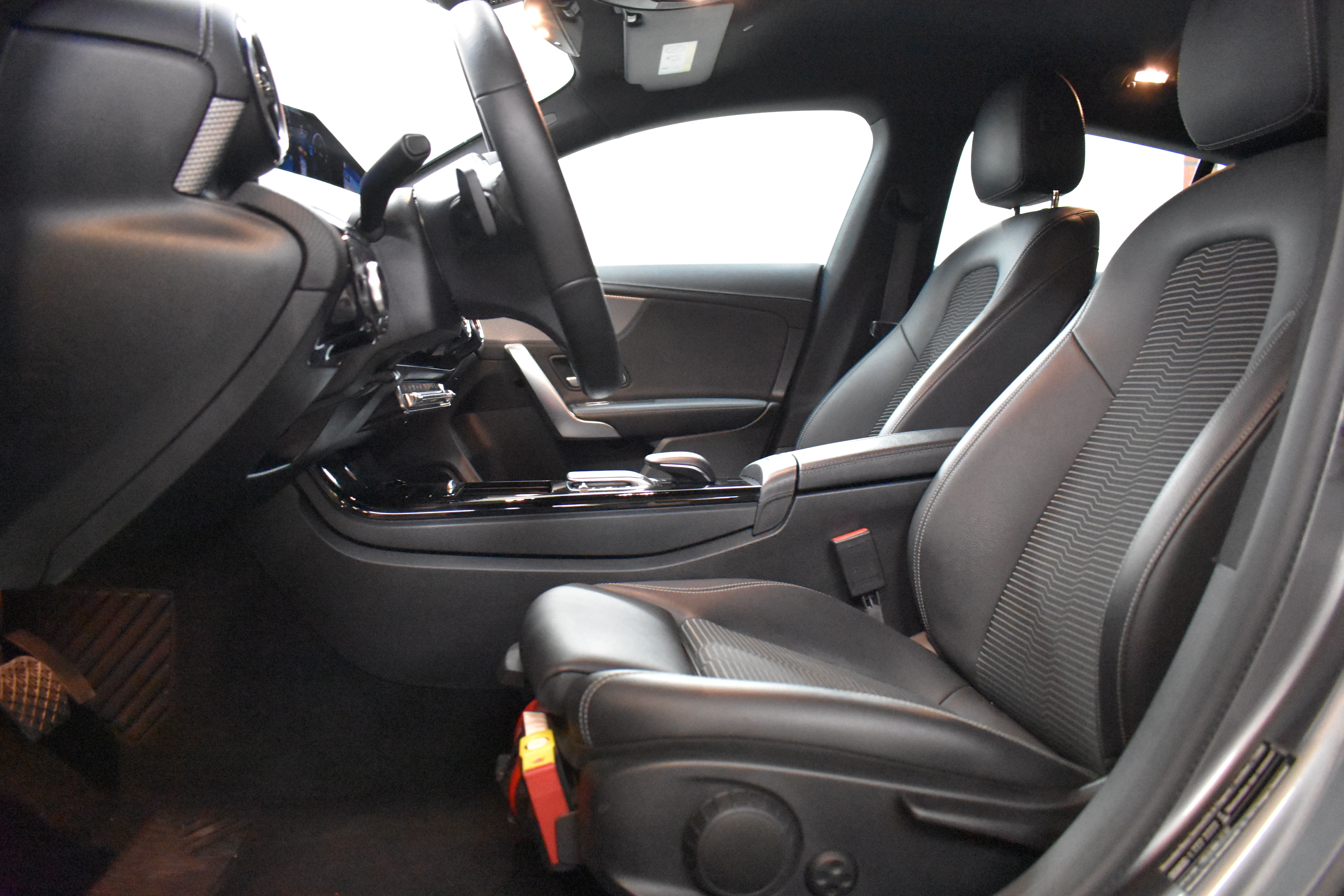 Vehicle gallery image 12