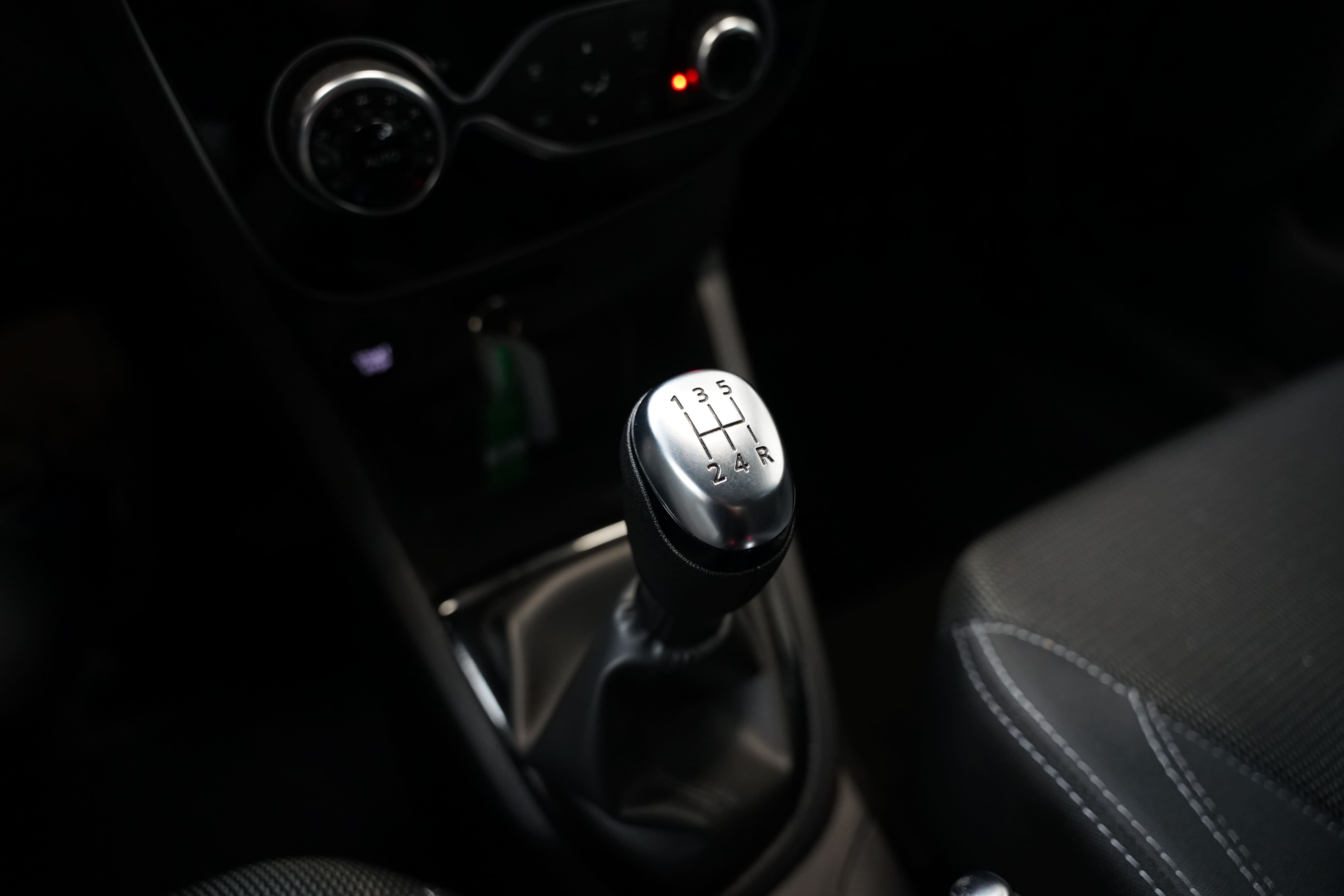 Vehicle gallery image 16