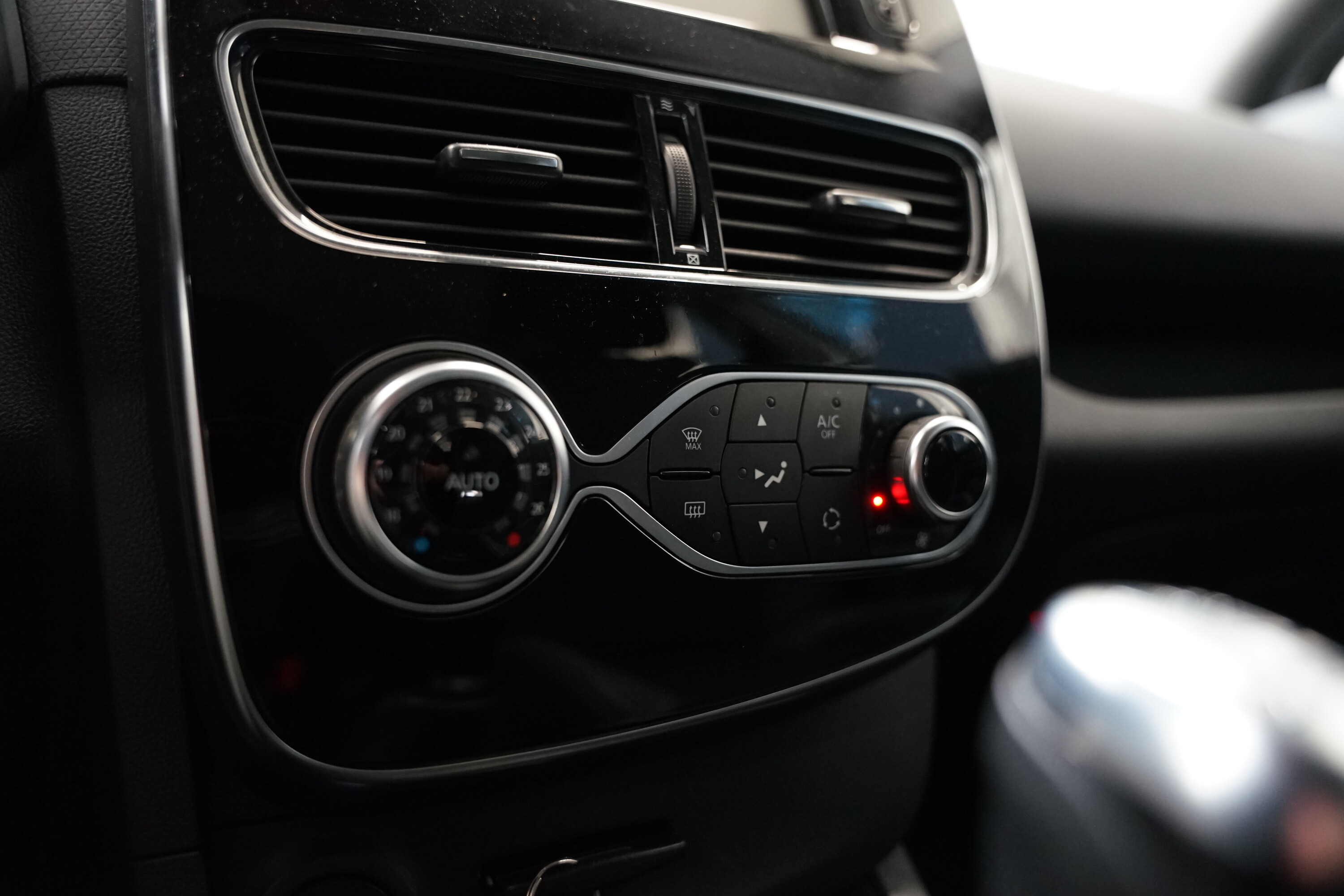 Vehicle gallery image 16