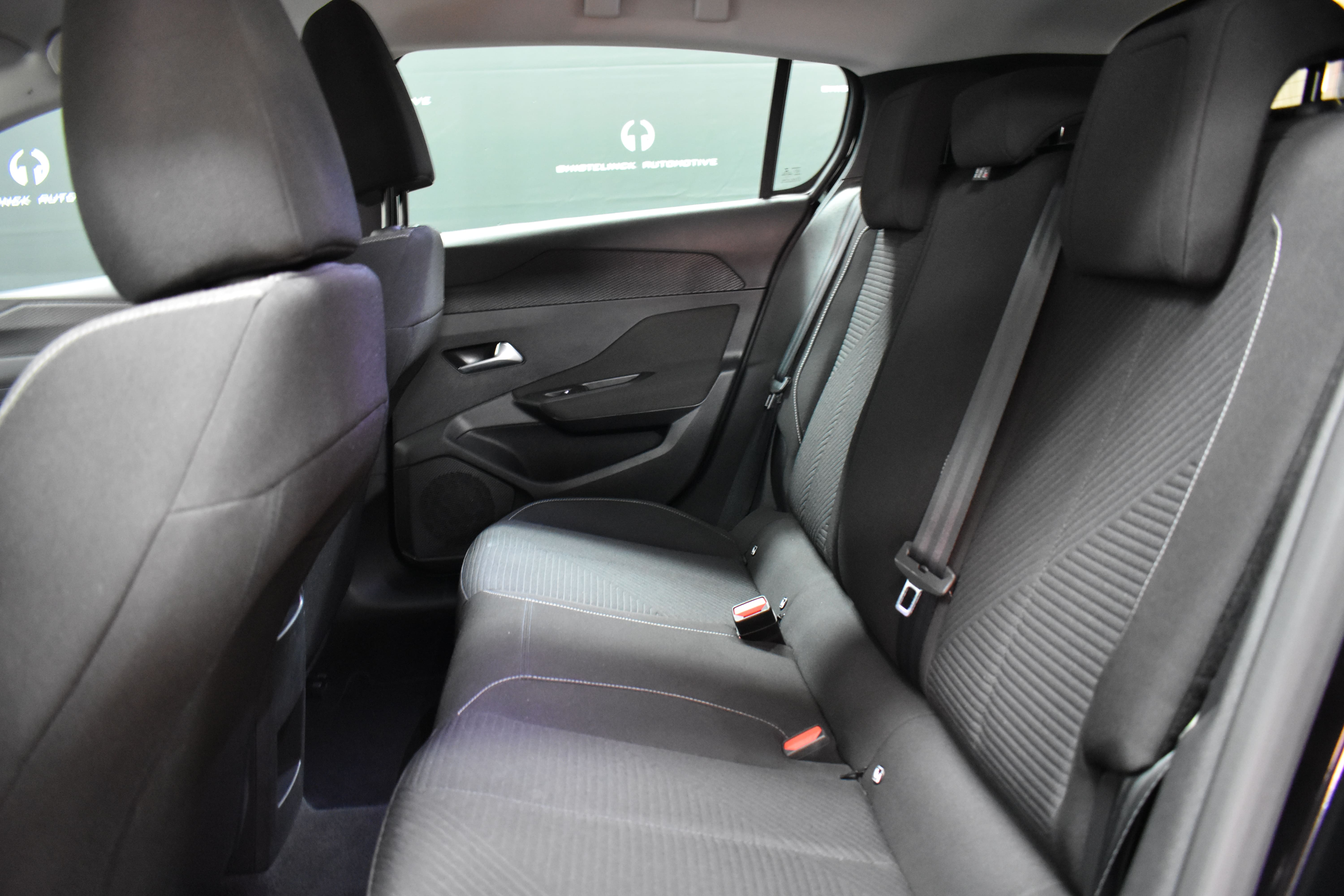 Vehicle gallery image 11