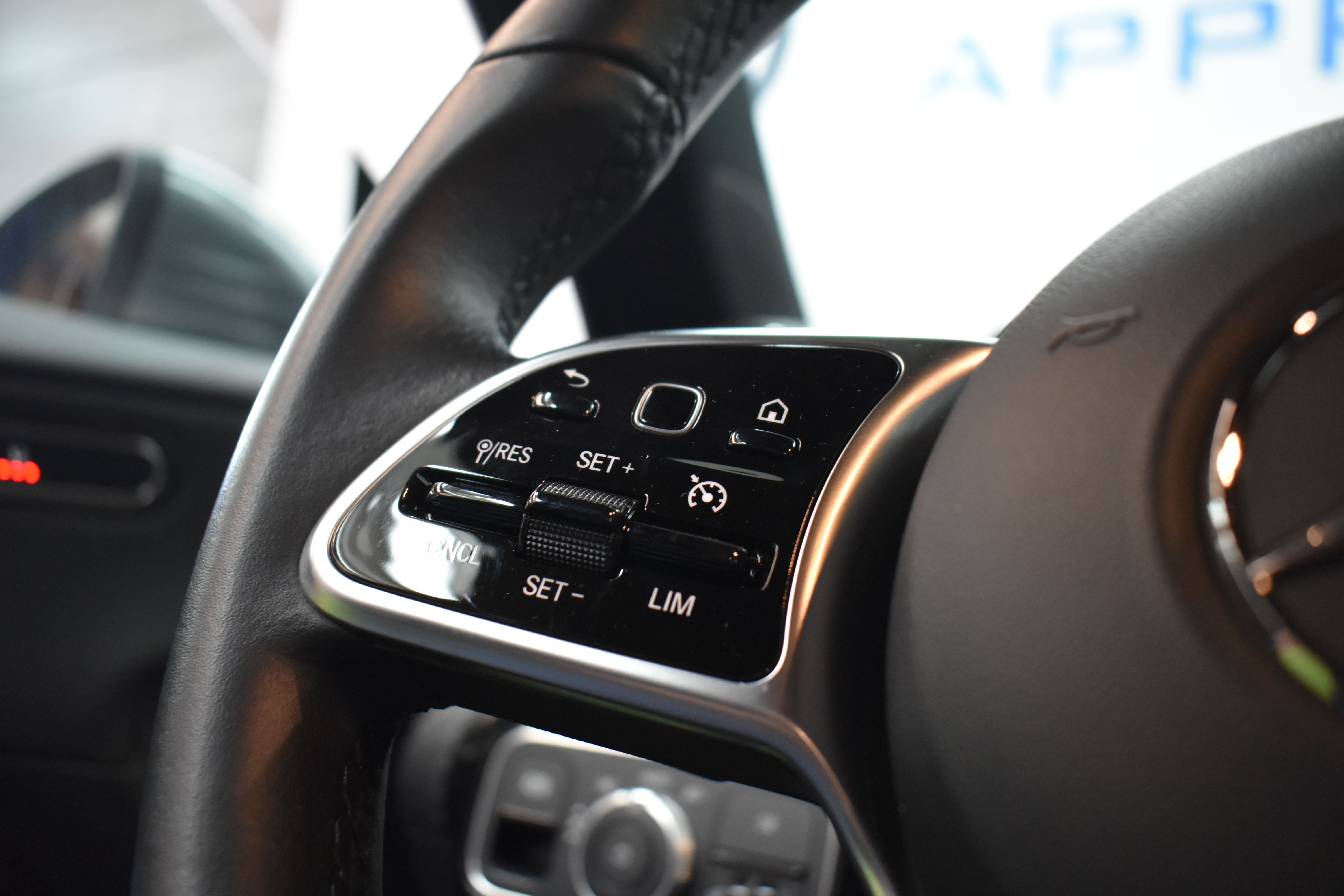 Vehicle gallery image 11