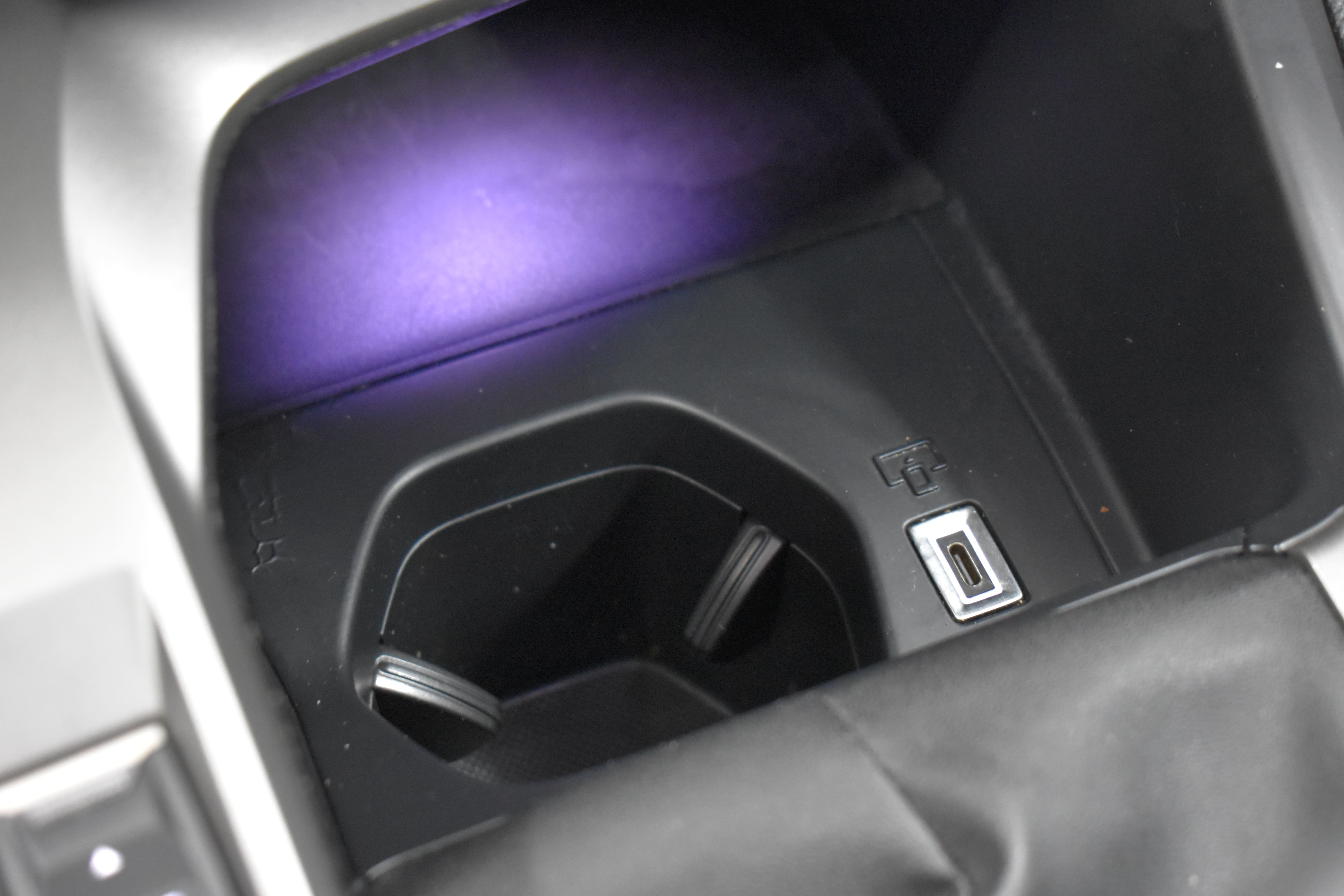 Vehicle gallery image 23