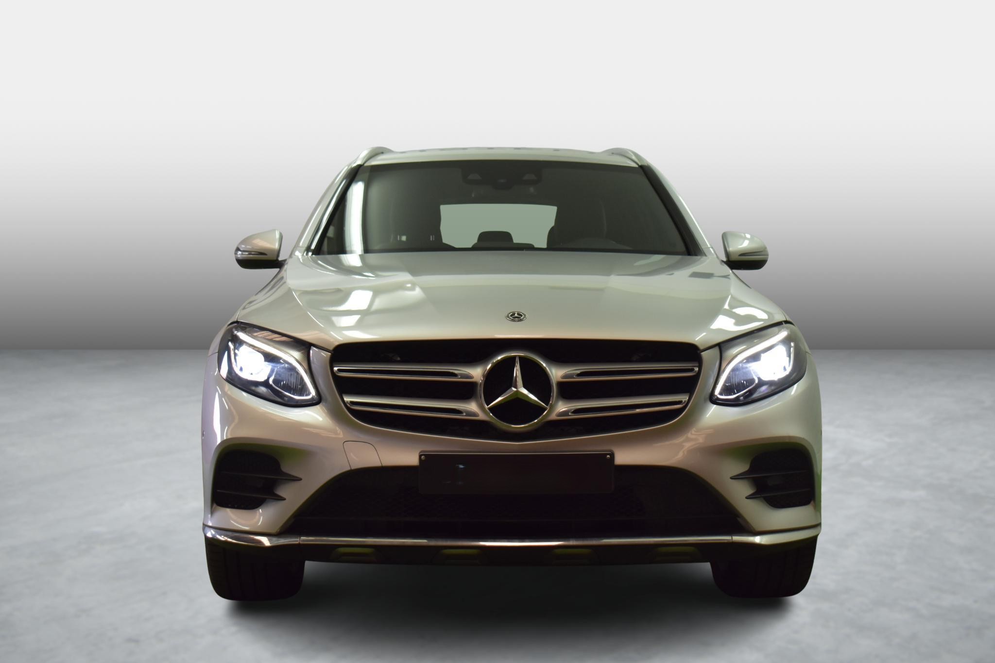 Vehicle gallery image 2