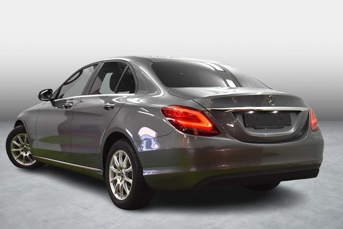 Vehicle gallery image 4