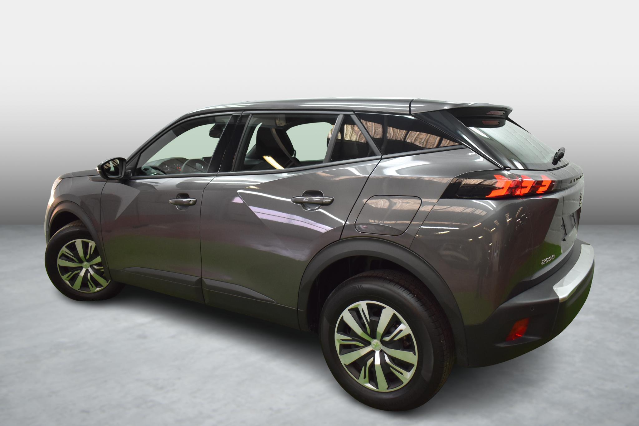 Vehicle gallery image 3