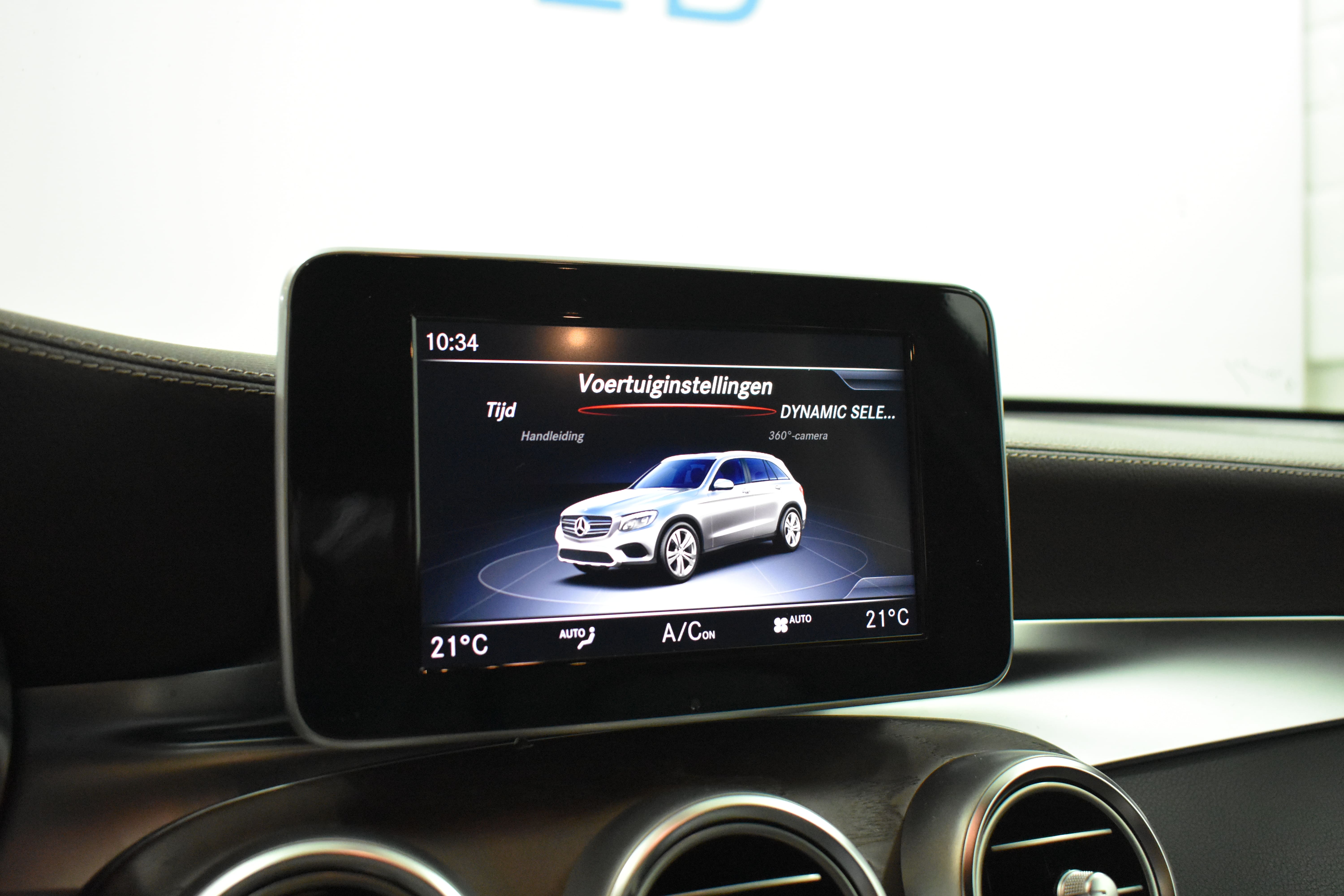 Vehicle gallery image 16