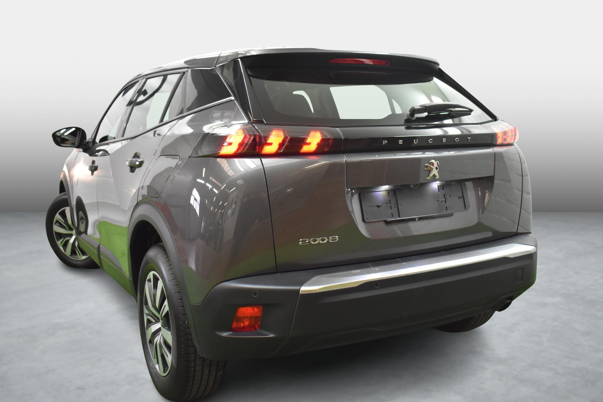 Vehicle gallery image 2