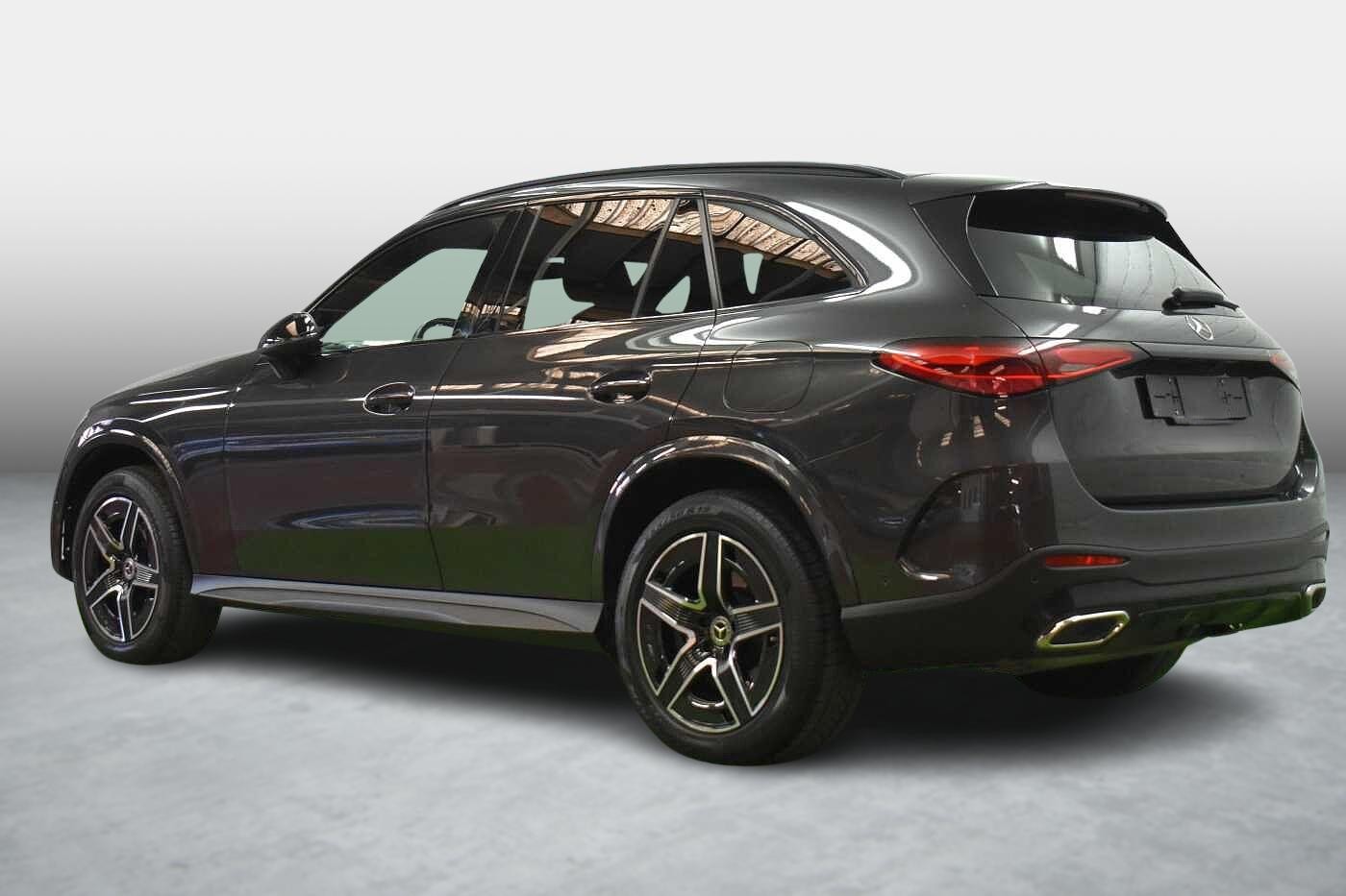 Vehicle gallery image 3