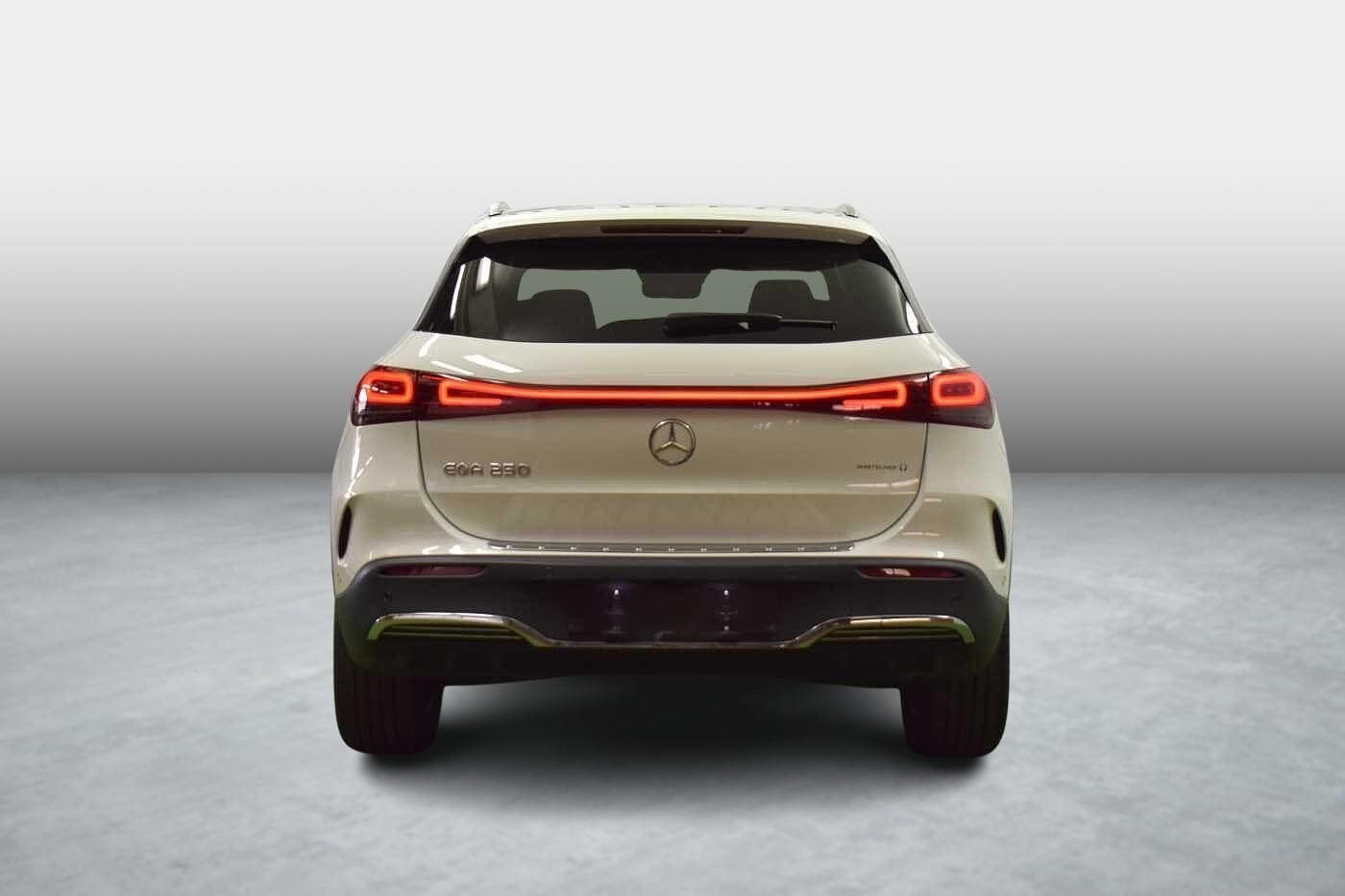 Vehicle gallery image 3