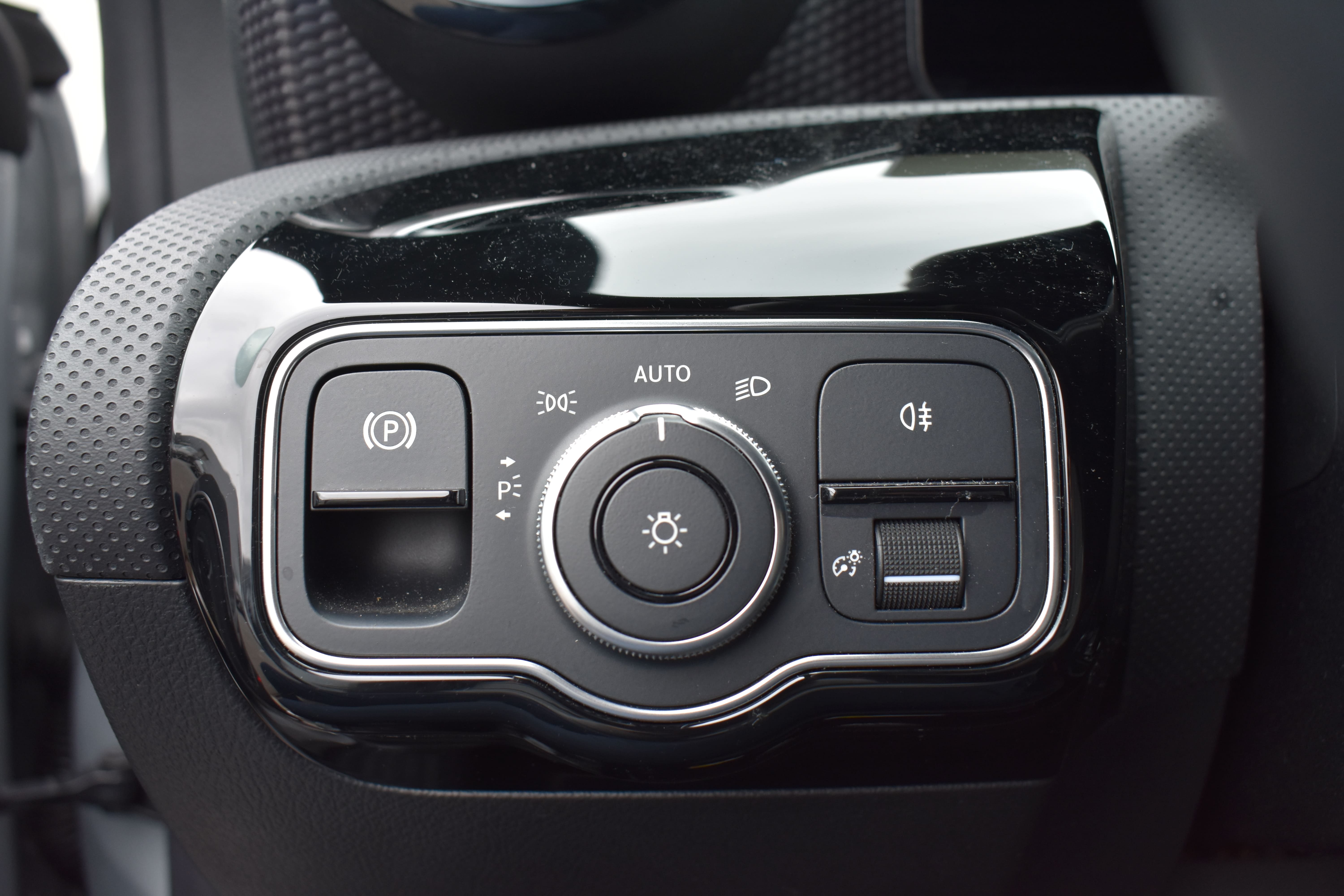 Vehicle gallery image 25
