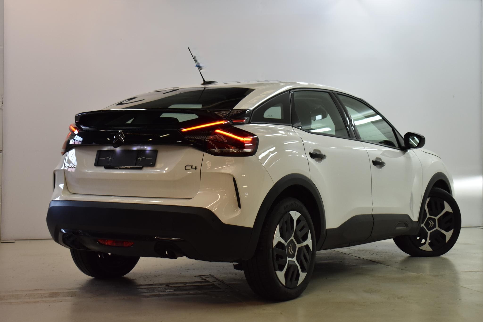 Vehicle gallery image 6