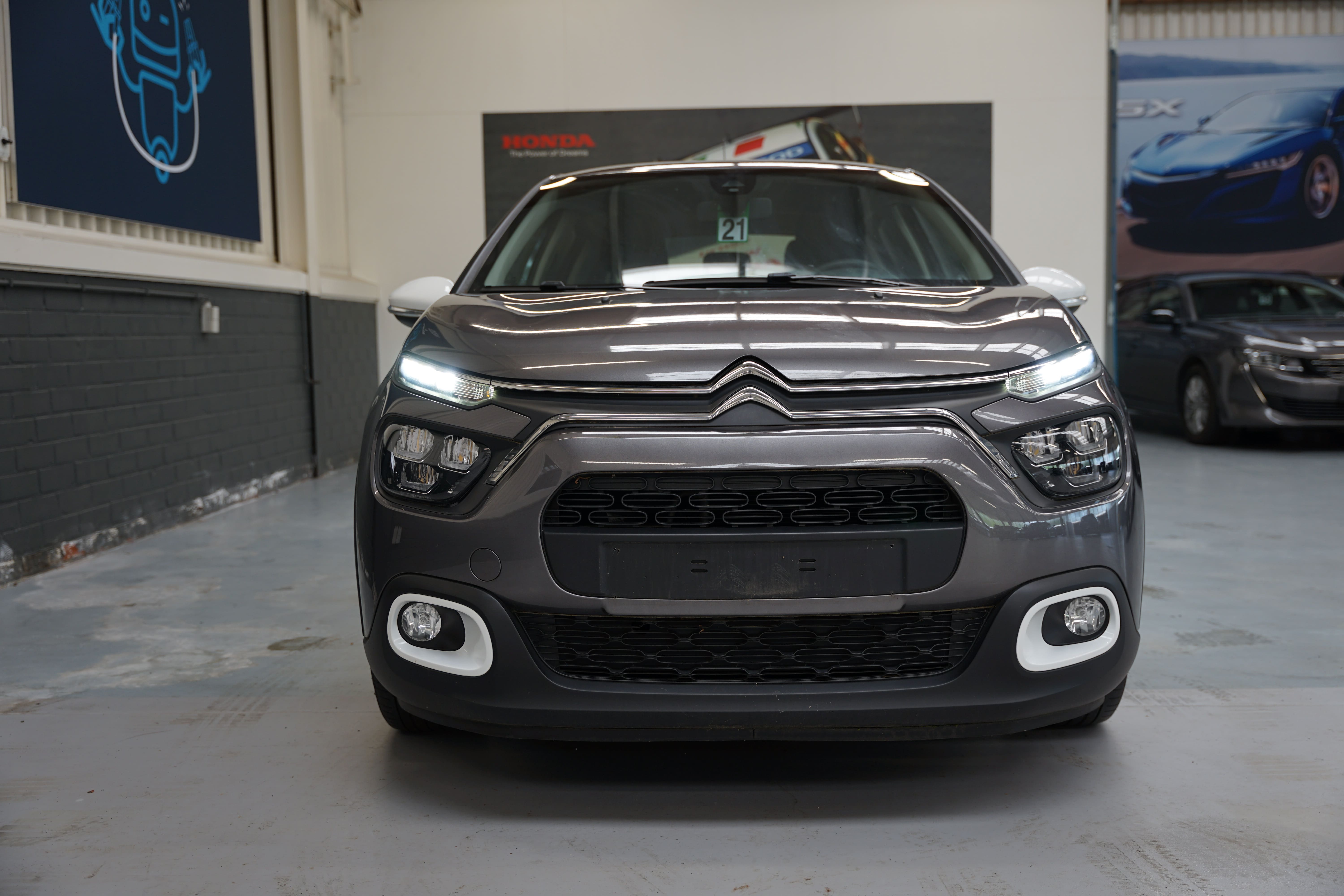 Vehicle gallery image 2
