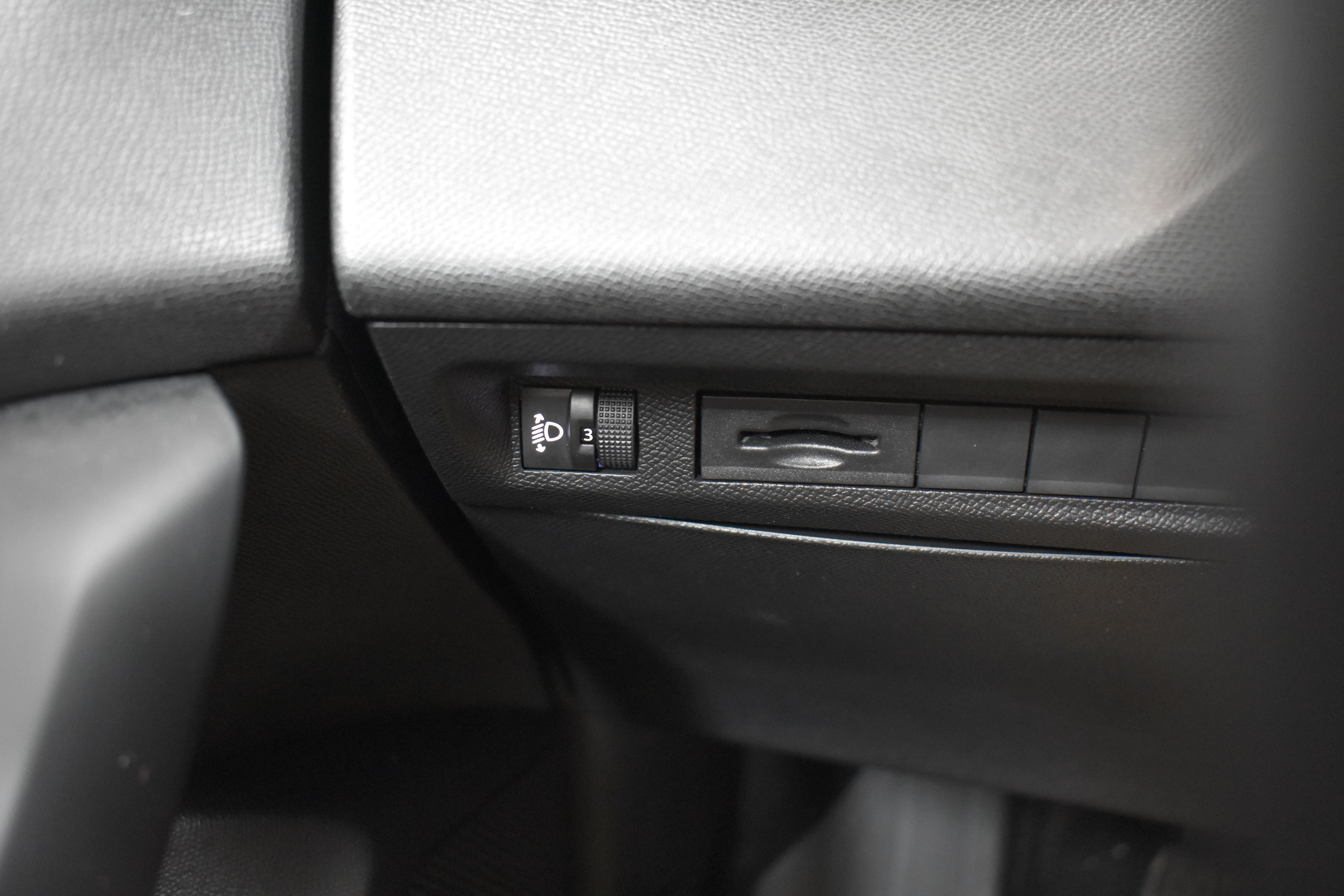 Vehicle gallery image 16