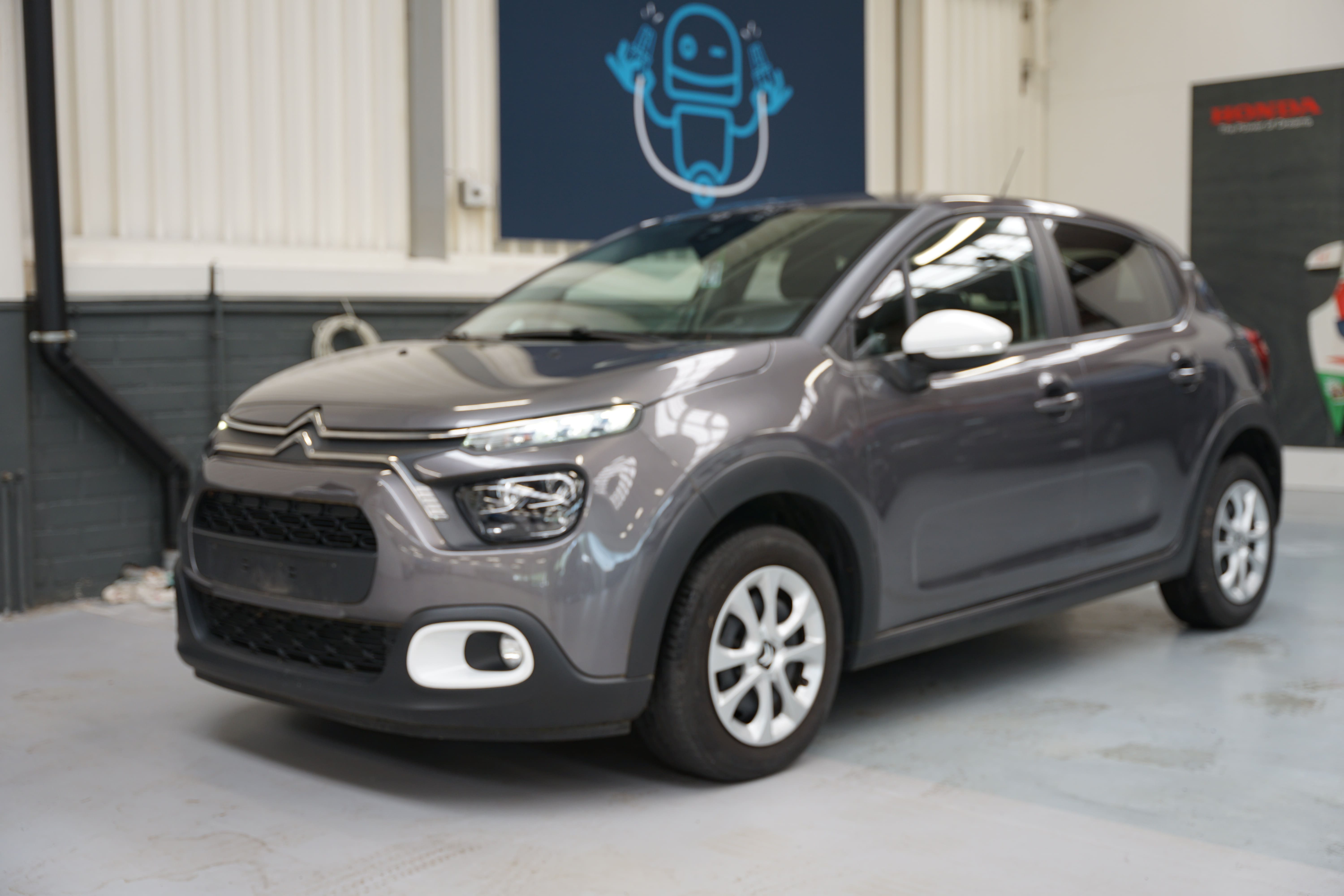 Vehicle gallery image 1