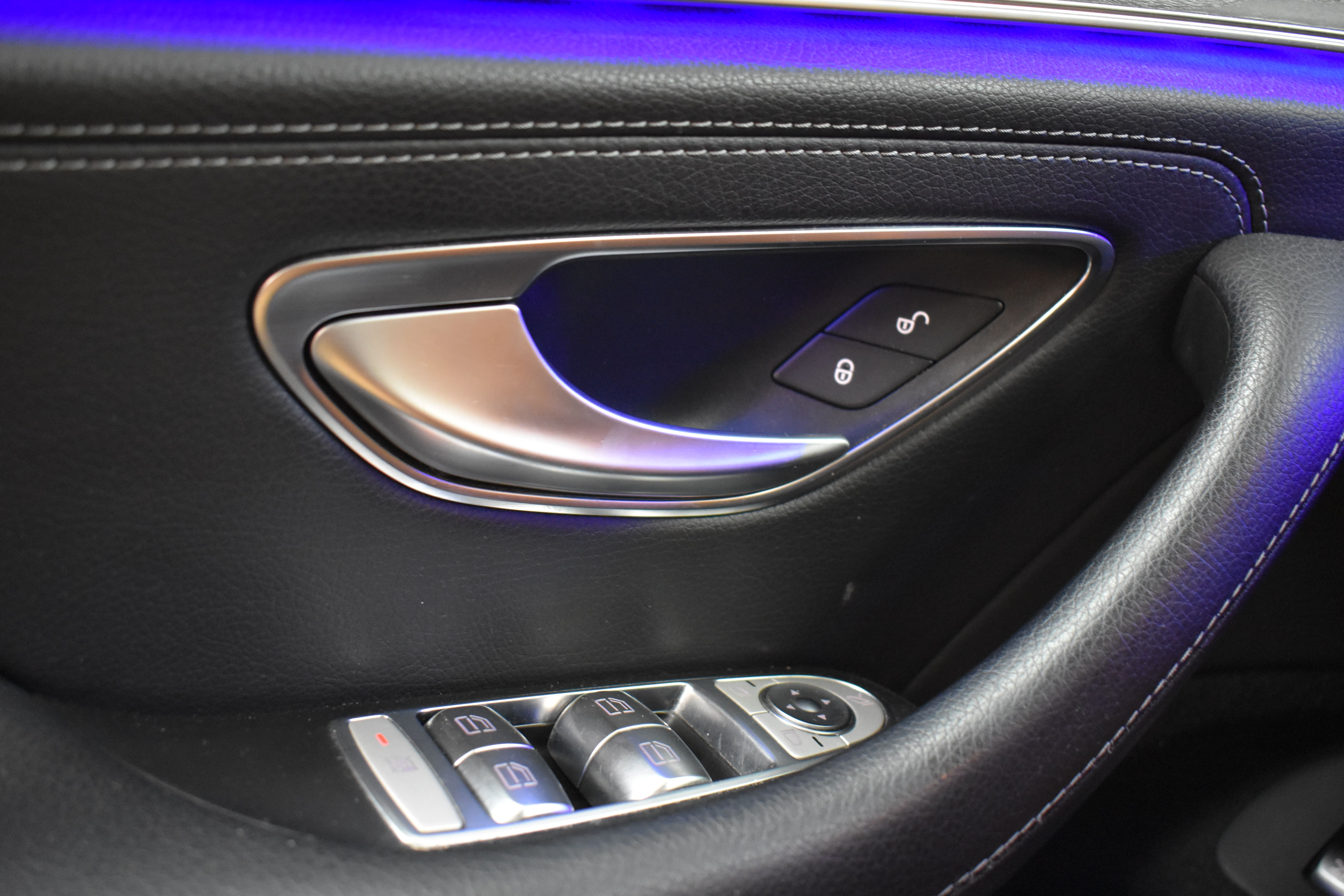 Vehicle gallery image 12