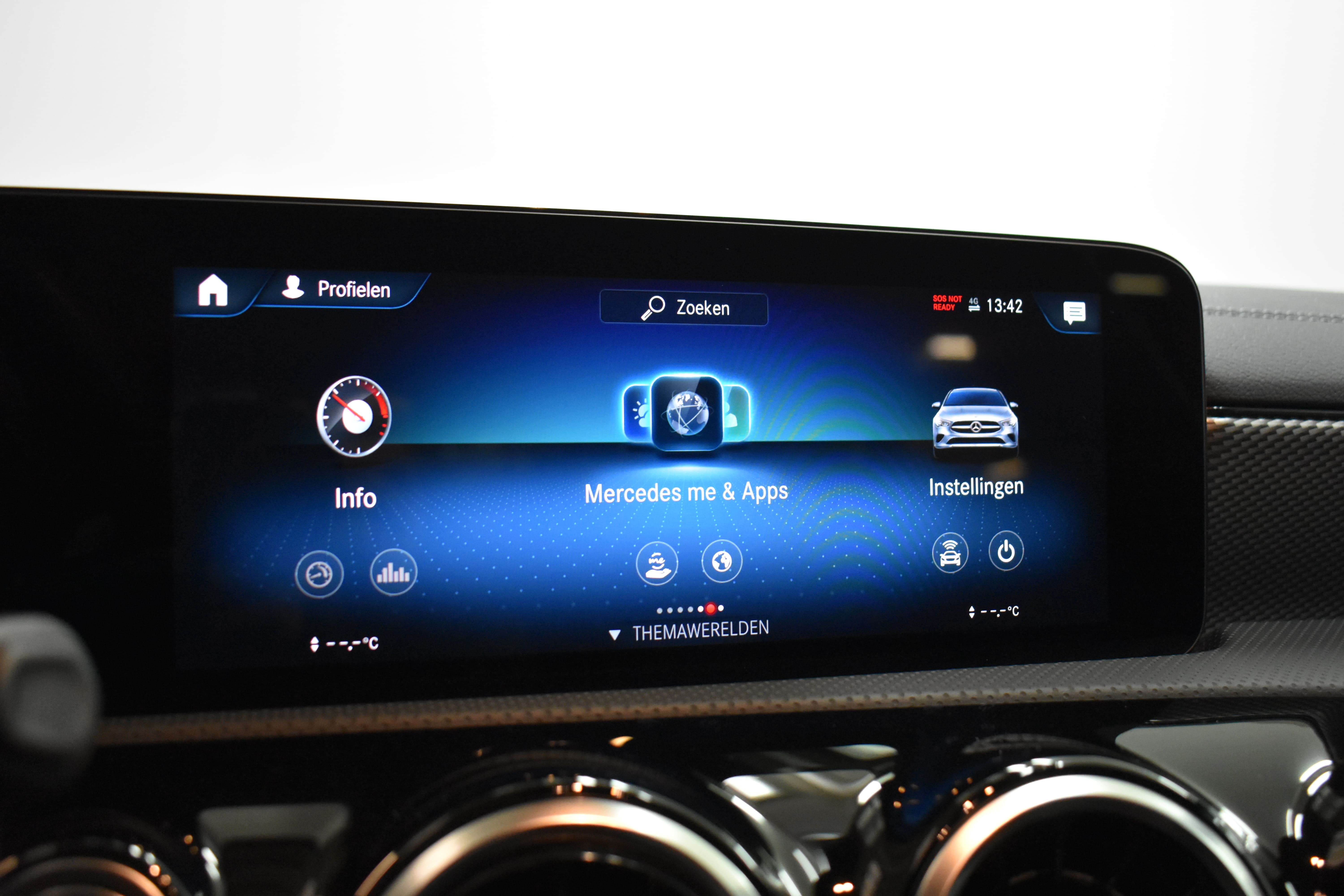 Vehicle gallery image 16