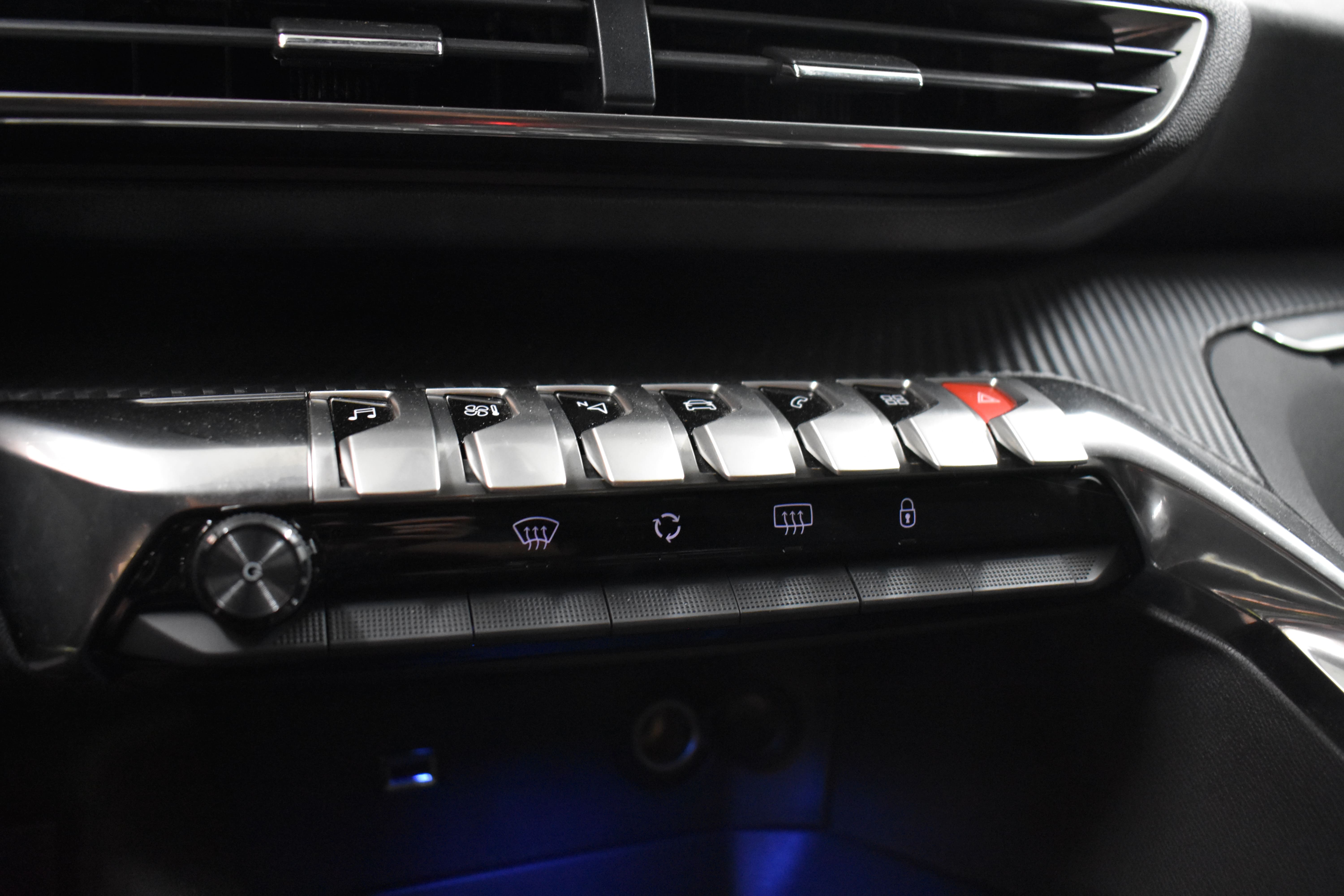 Vehicle gallery image 16