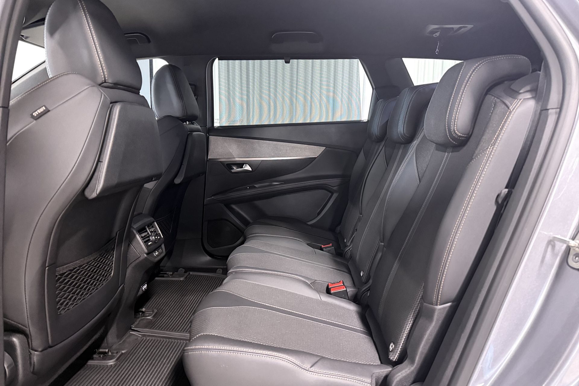 Vehicle gallery image 11