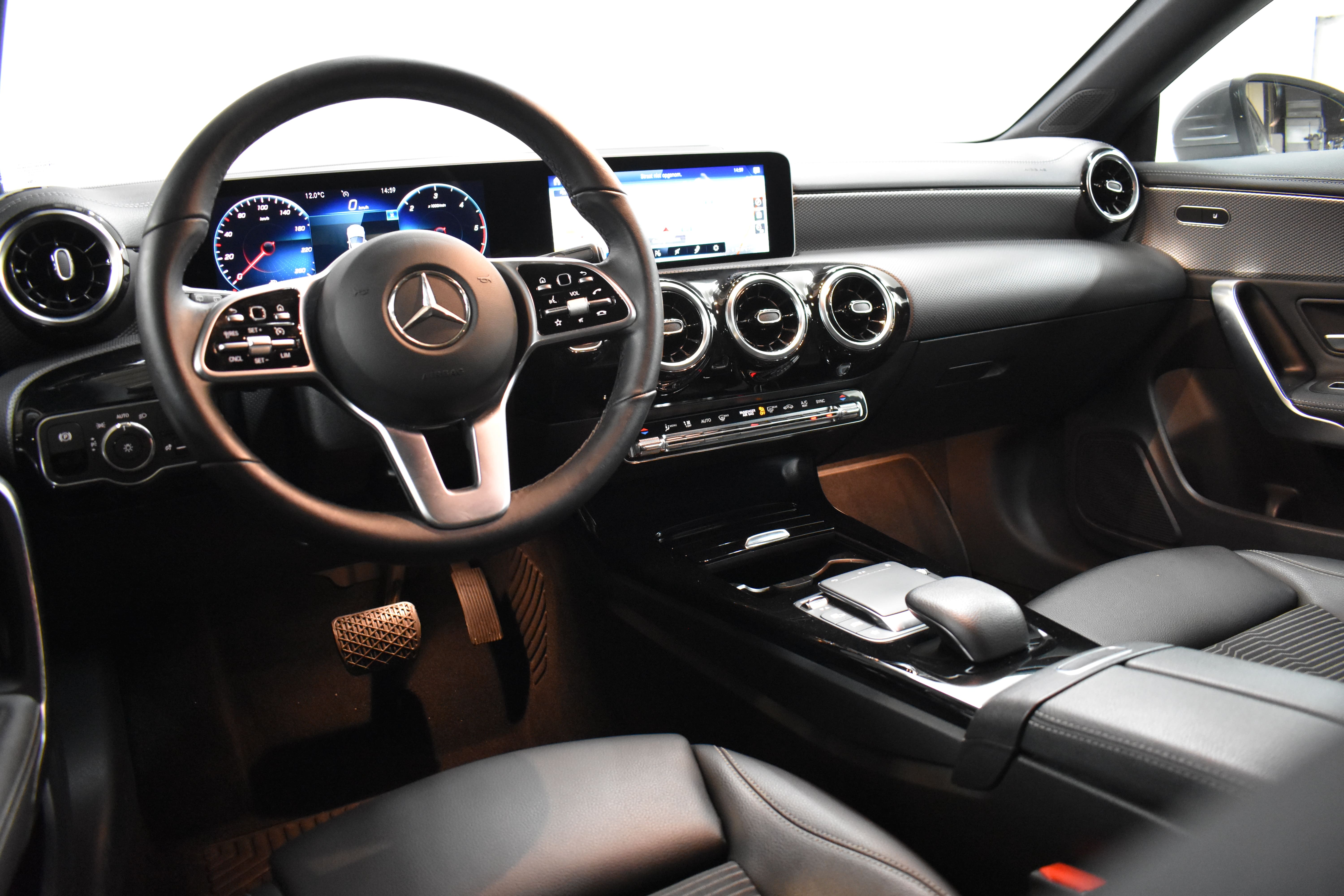 Vehicle gallery image 11