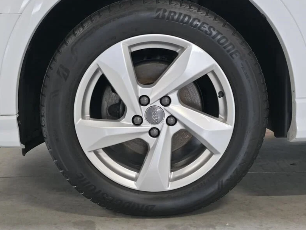 Vehicle gallery image 8