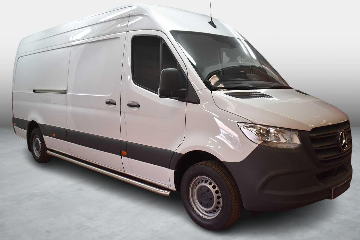 Vehicle gallery image 2