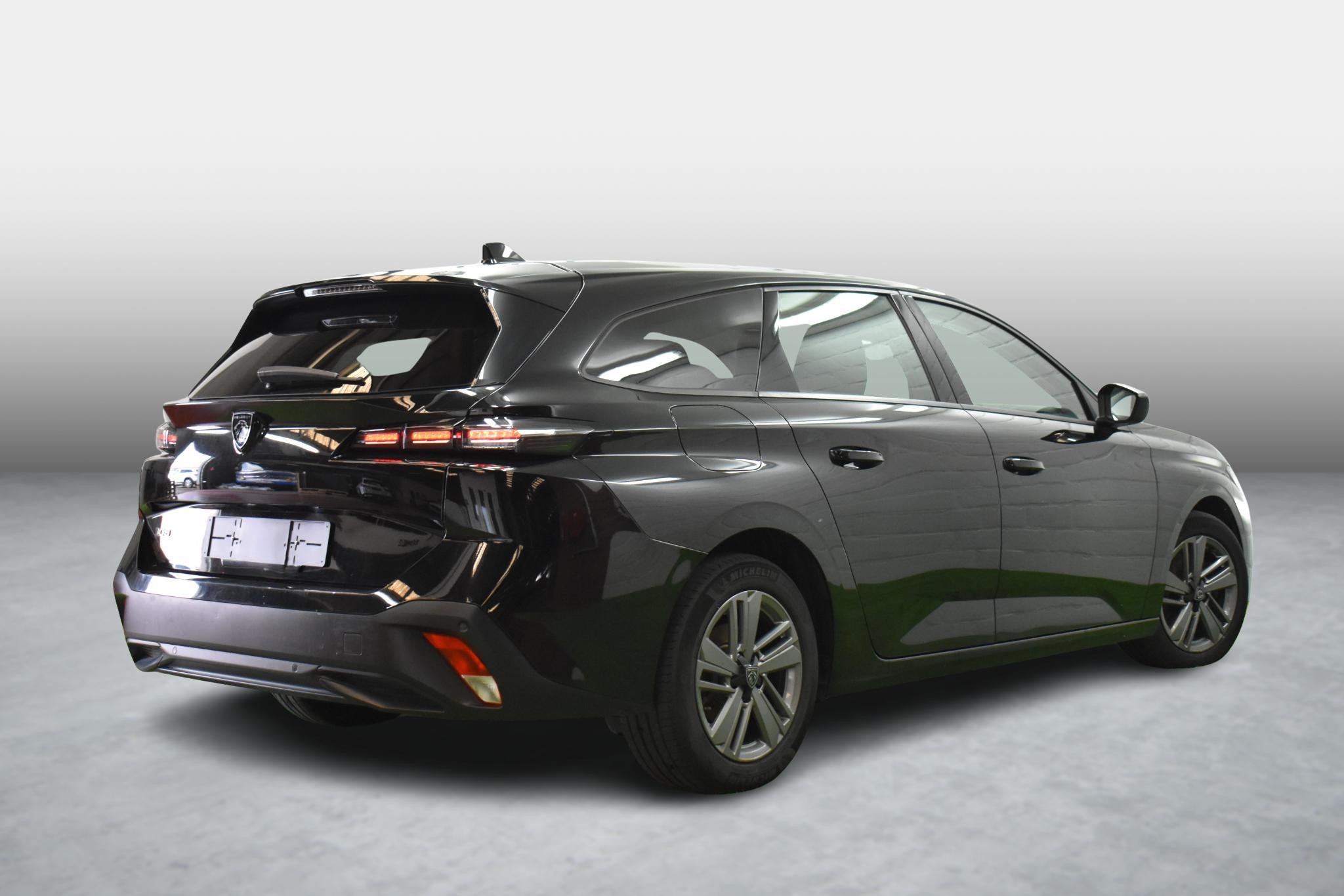 Vehicle gallery image 4