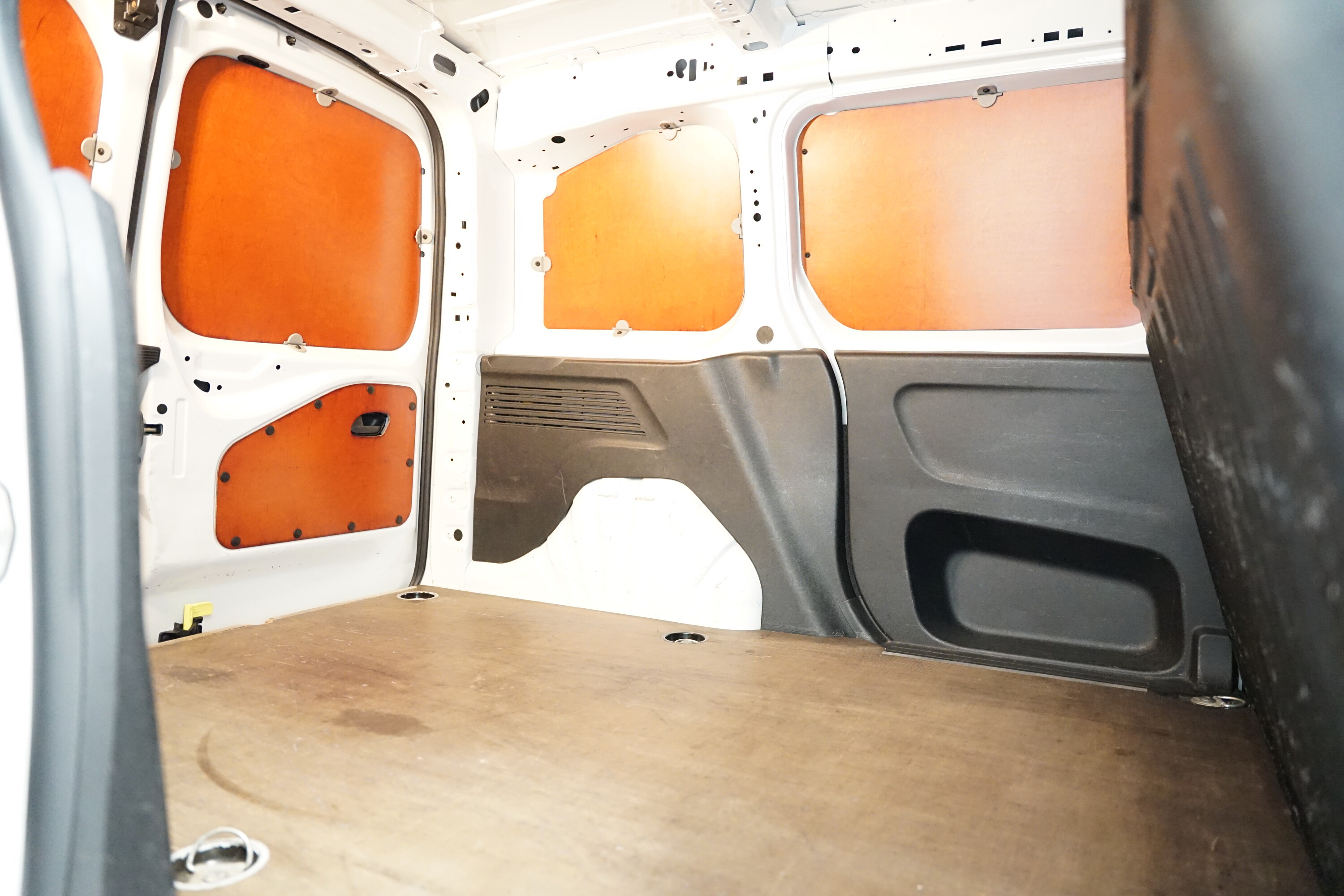 Vehicle gallery image 11