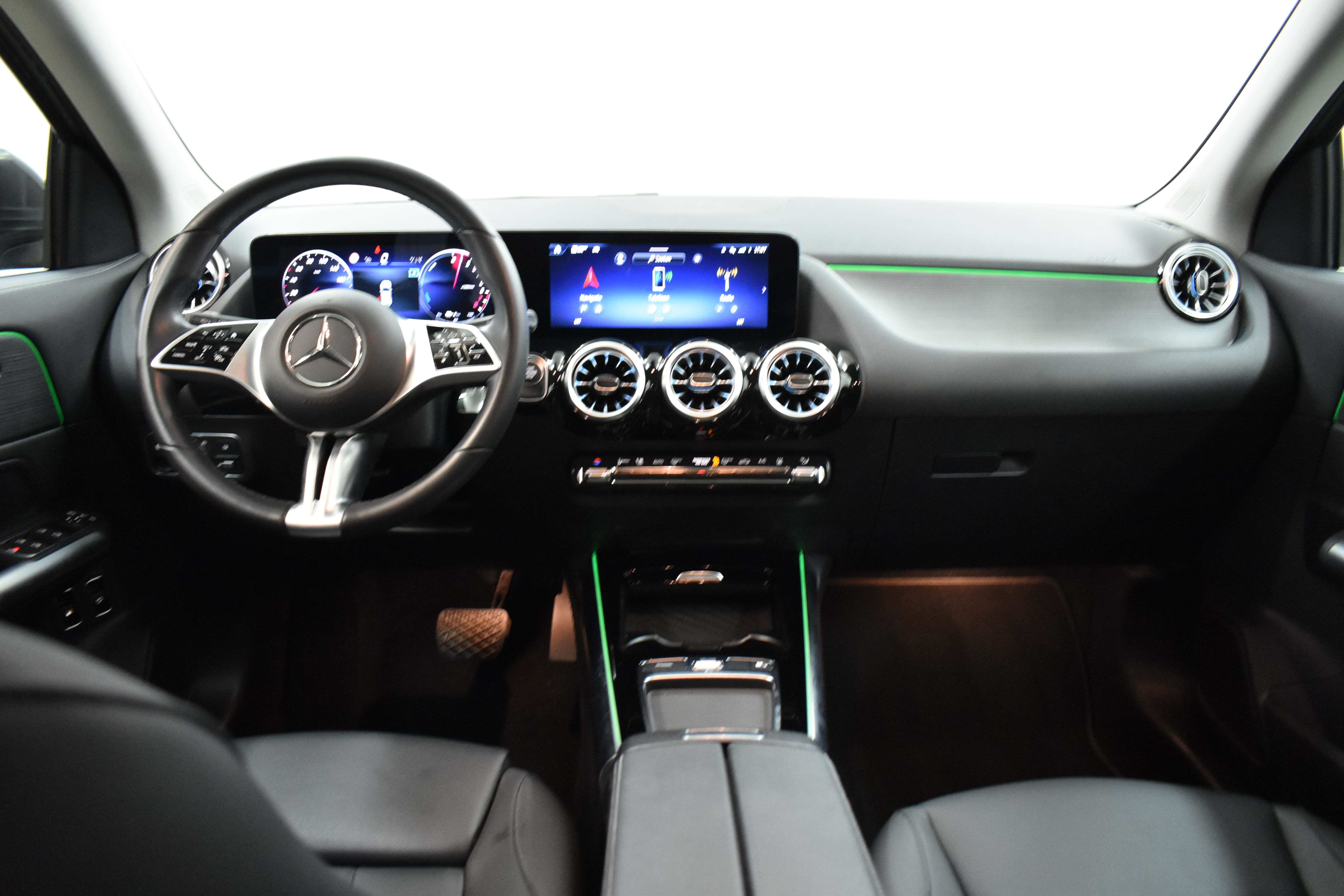 Vehicle gallery image 9