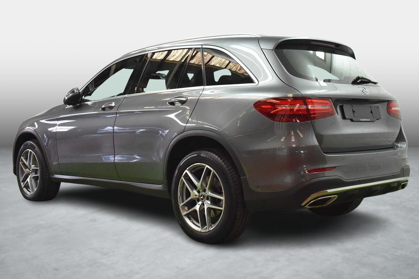 Vehicle gallery image 3