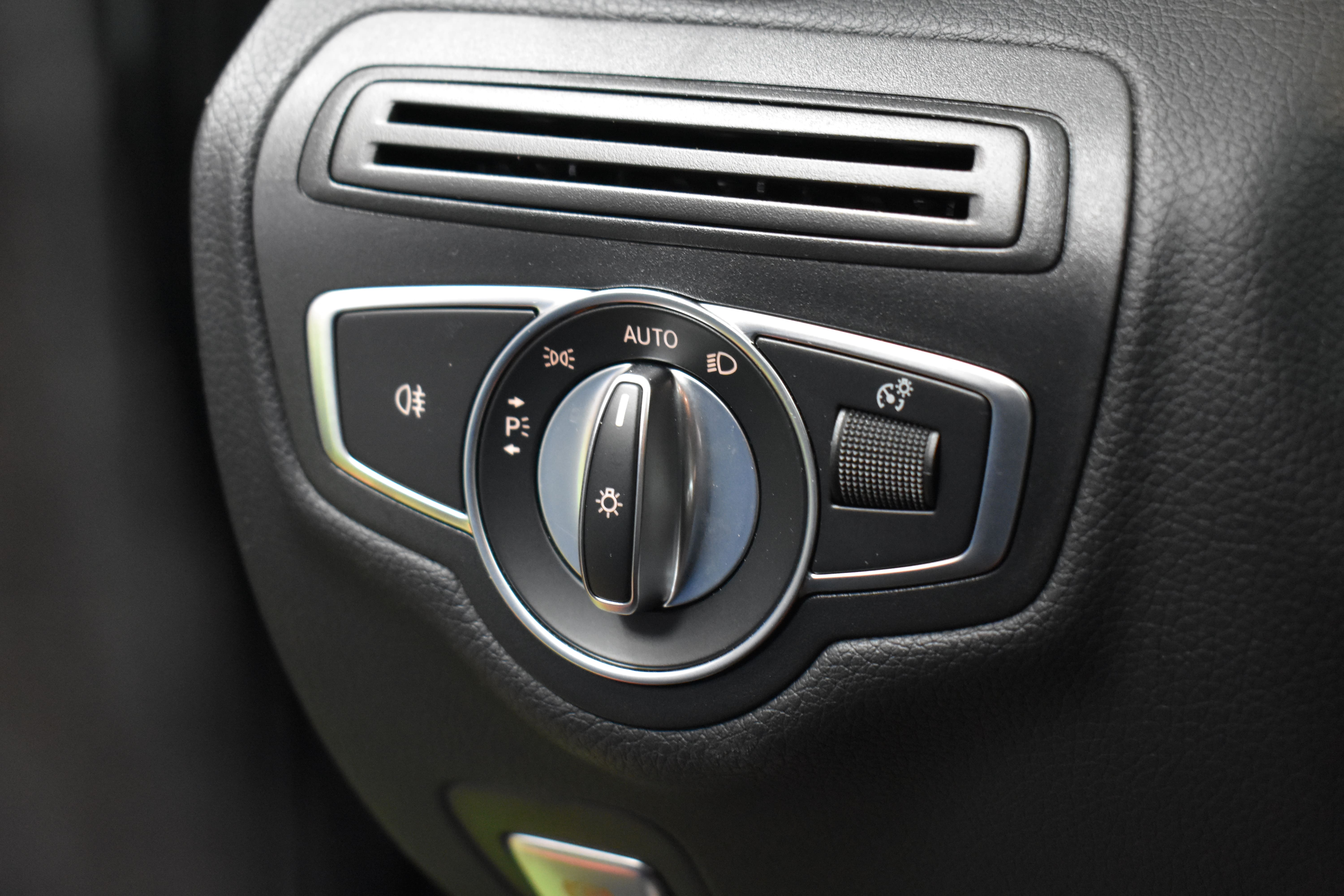 Vehicle gallery image 15