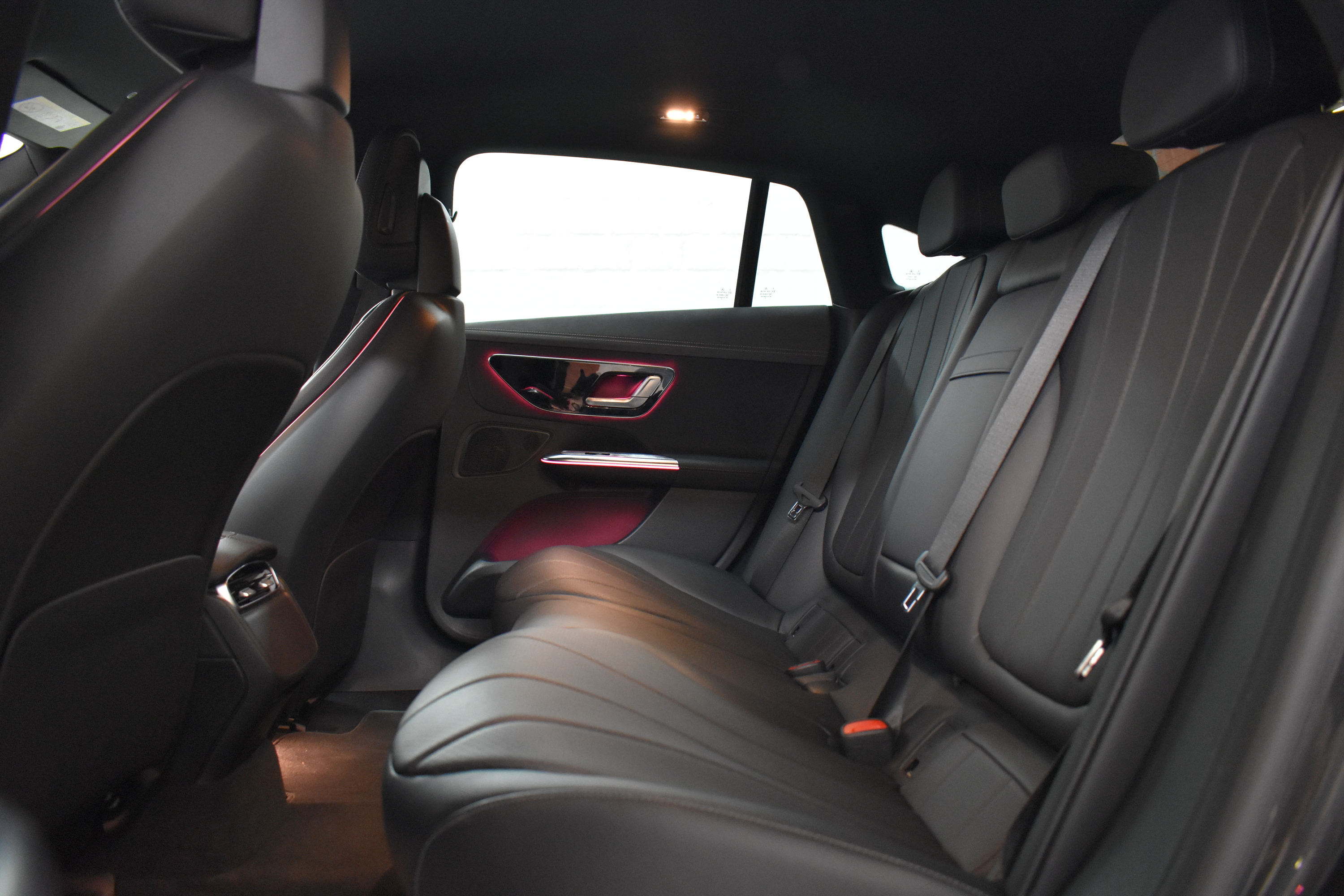 Vehicle gallery image 11