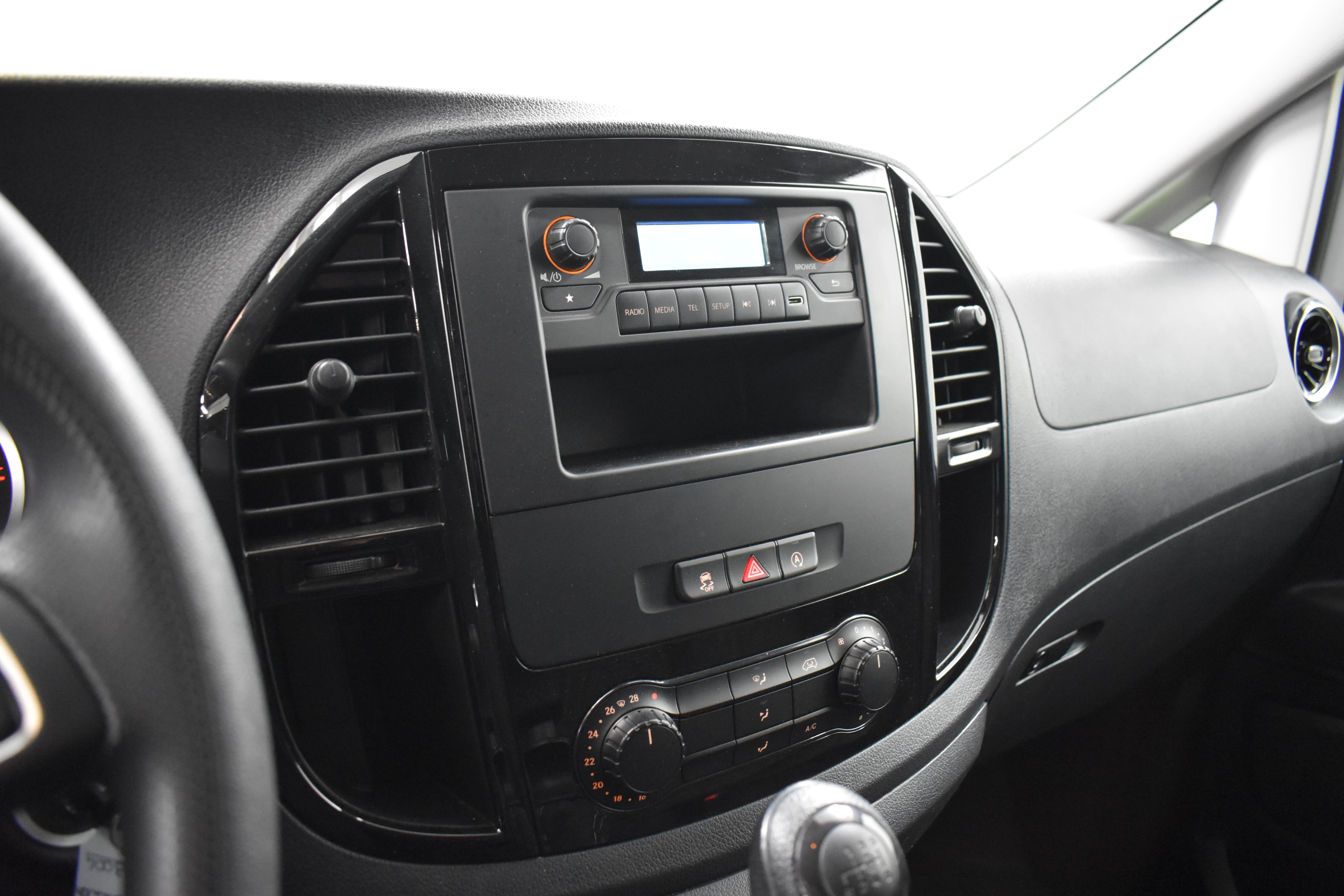 Vehicle gallery image 11