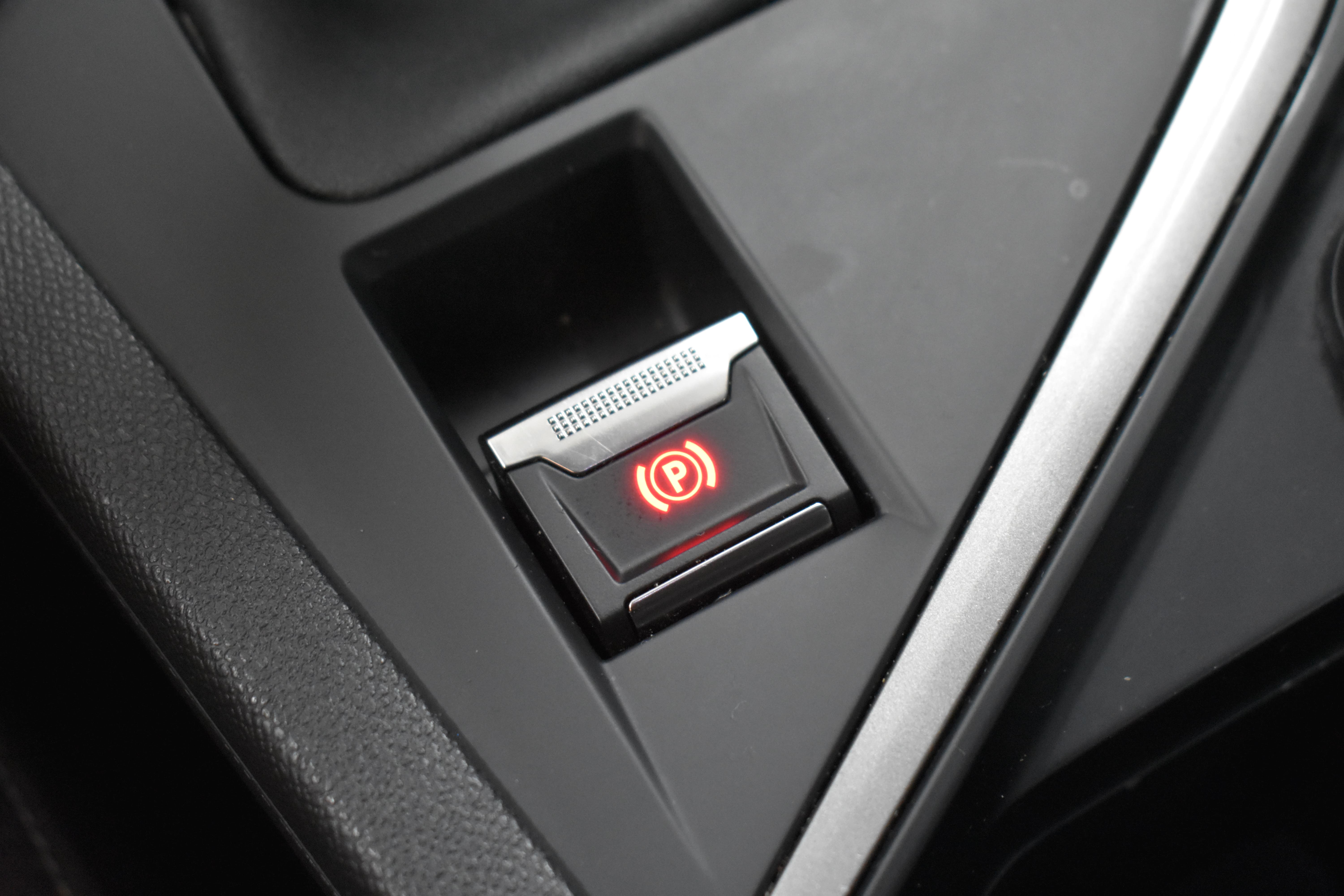 Vehicle gallery image 24
