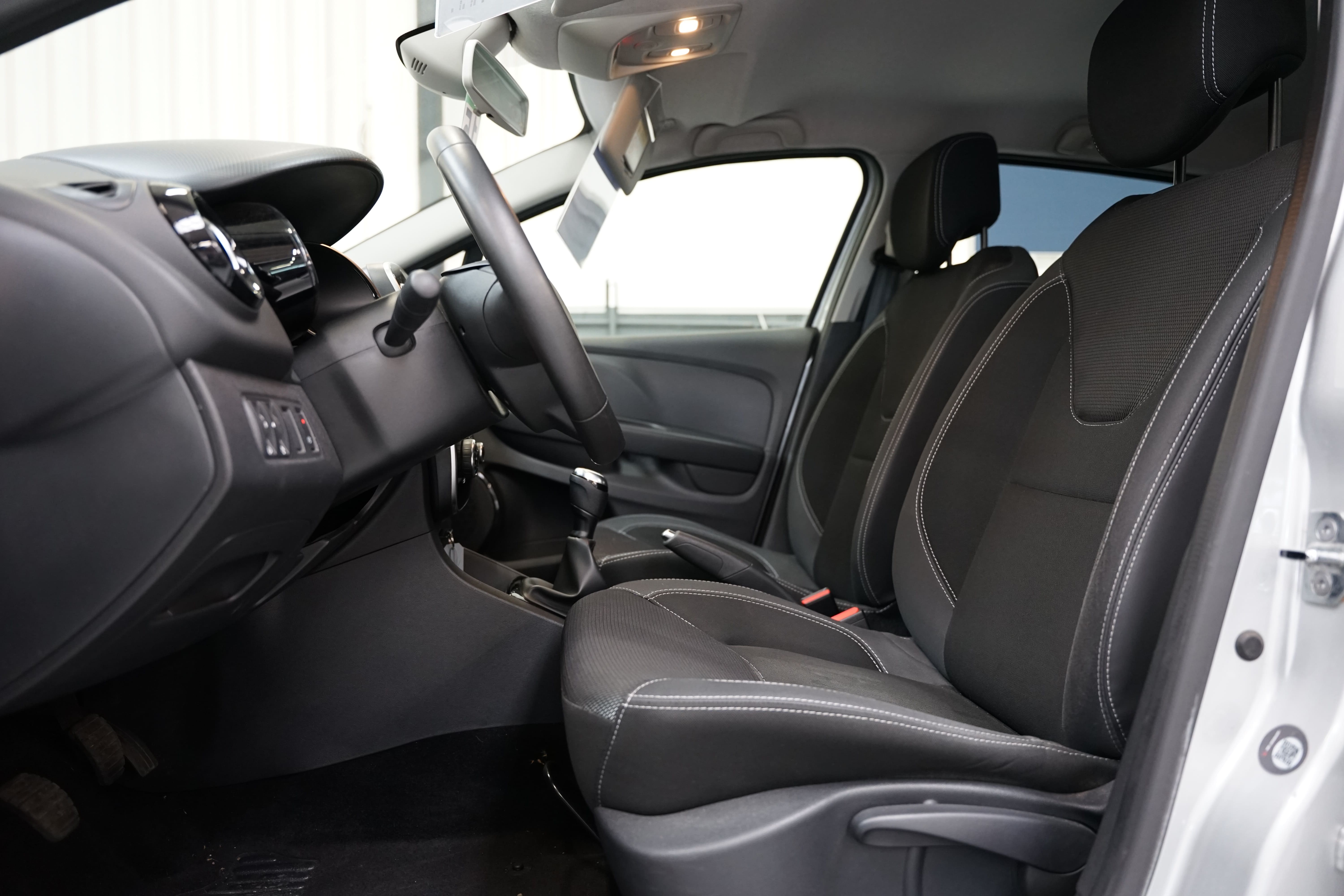 Vehicle gallery image 12