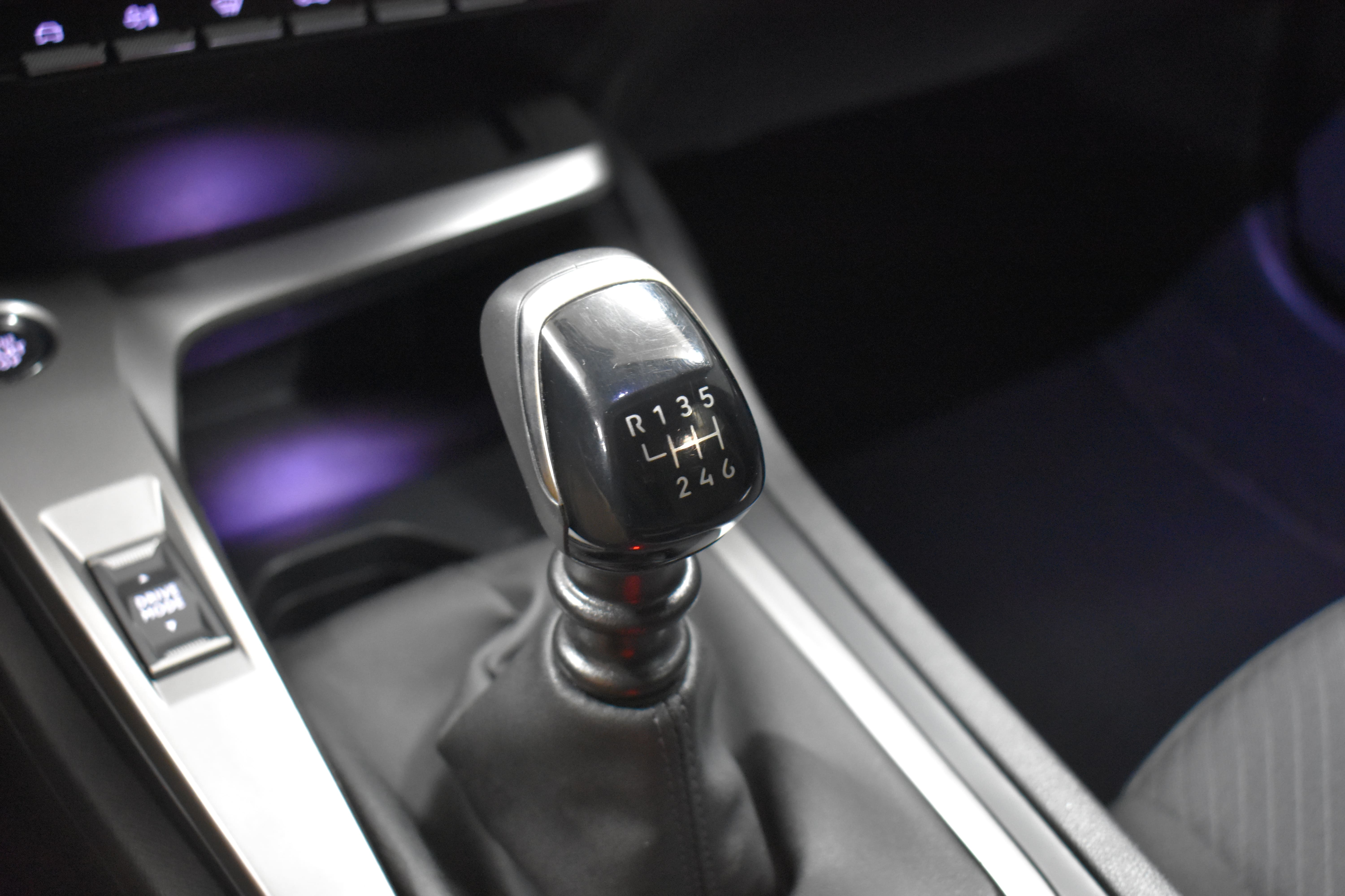 Vehicle gallery image 25
